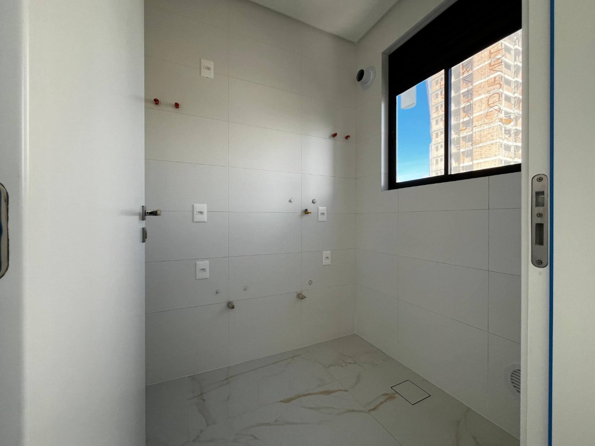 Apartamento Novo na Meia Praia em Itapema