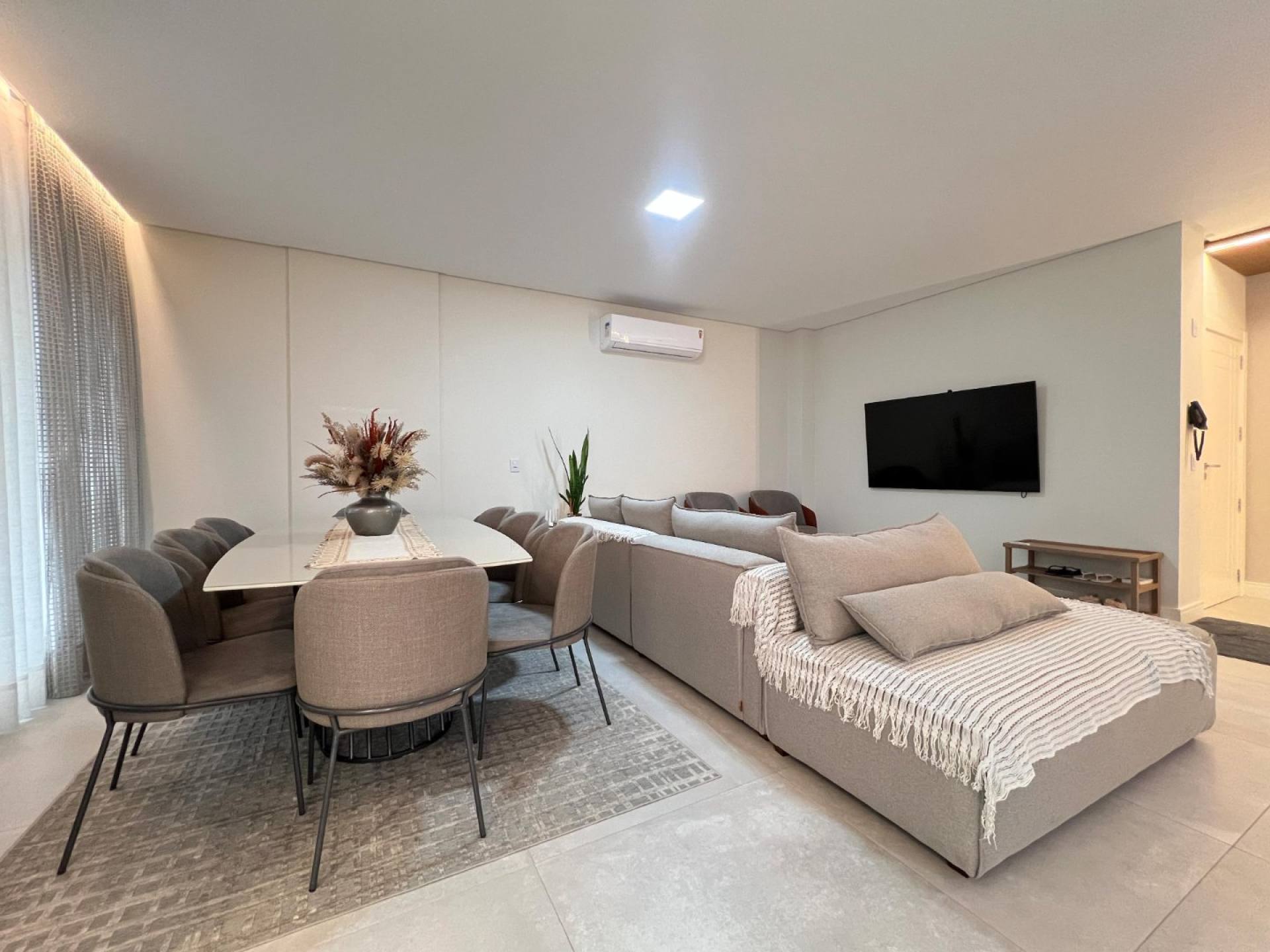 Apartamento Mobiliado Para Vender com 4 suítes em Itapema