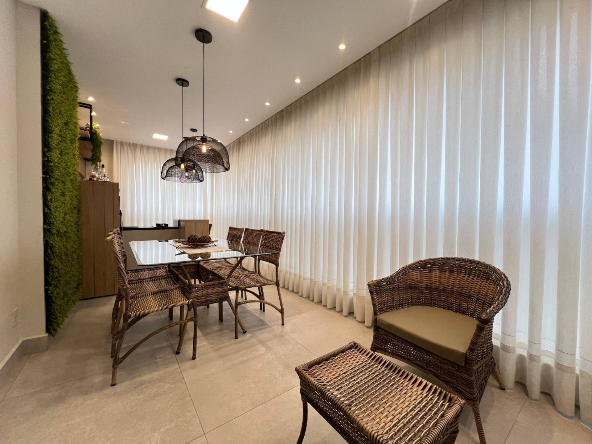 Apartamento Mobiliado Para Vender com 4 suítes em Itapema