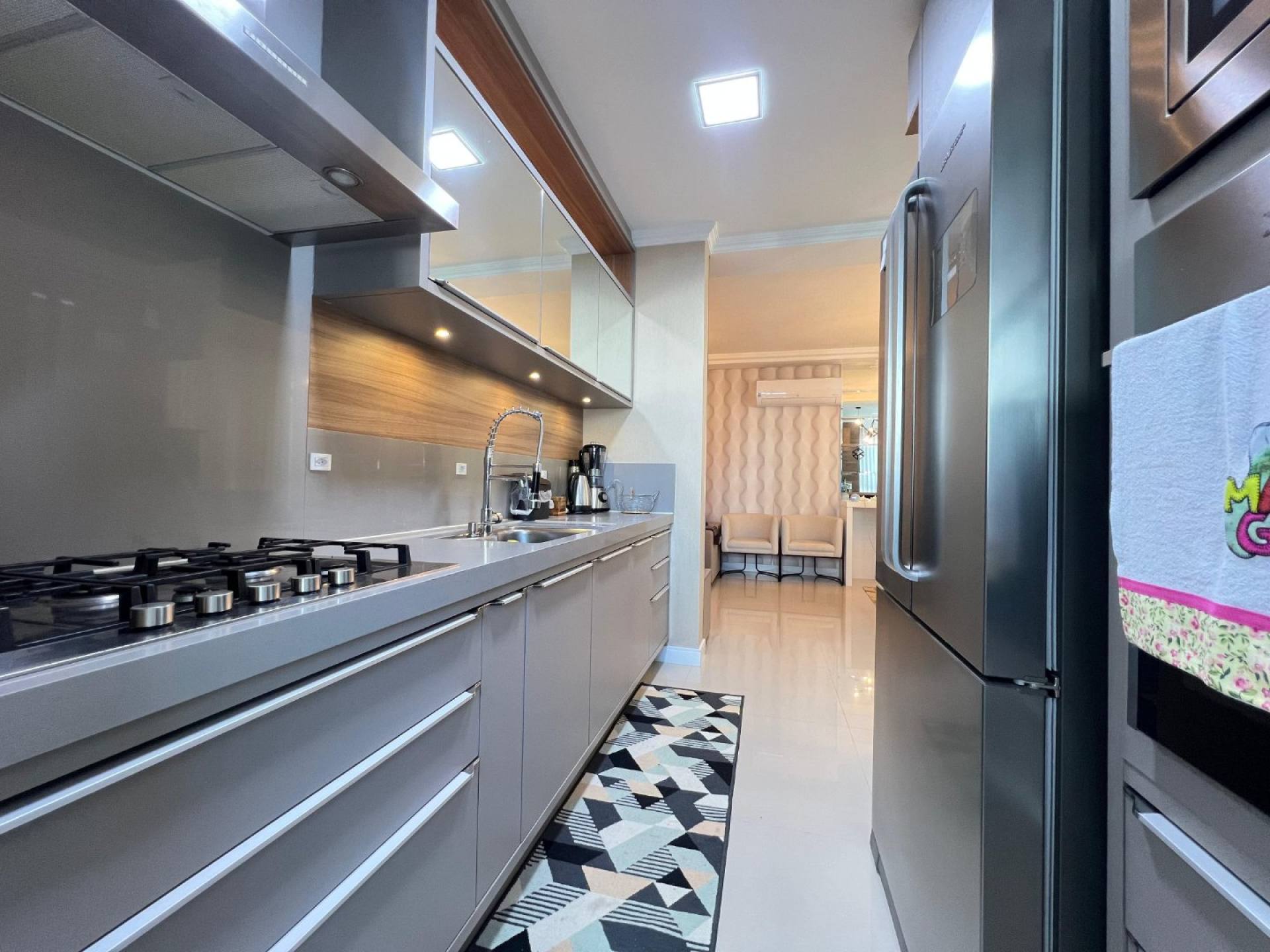 Apartamento Mobiliado Para Vender com 3 suítes no bairro Meia Praia - Itapema