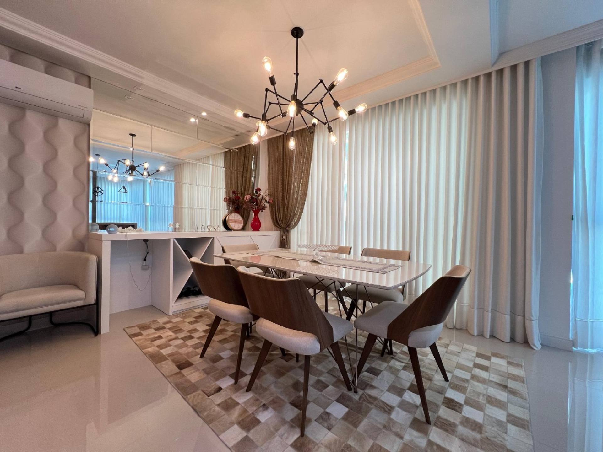 Apartamento Mobiliado Para Vender com 3 suítes no bairro Meia Praia - Itapema