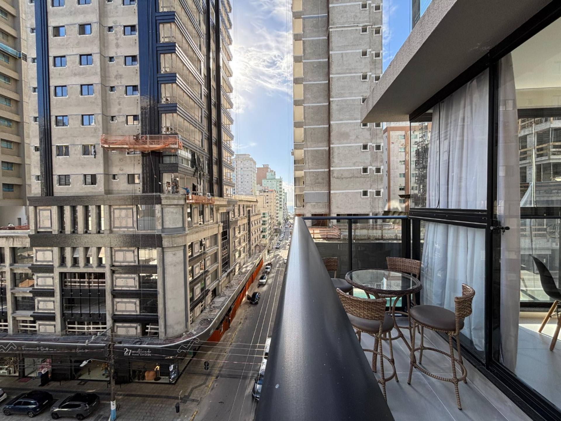 Apartamento Diferenciado Para Vender com 3 suítes no bairro Meia Praia em Itapema