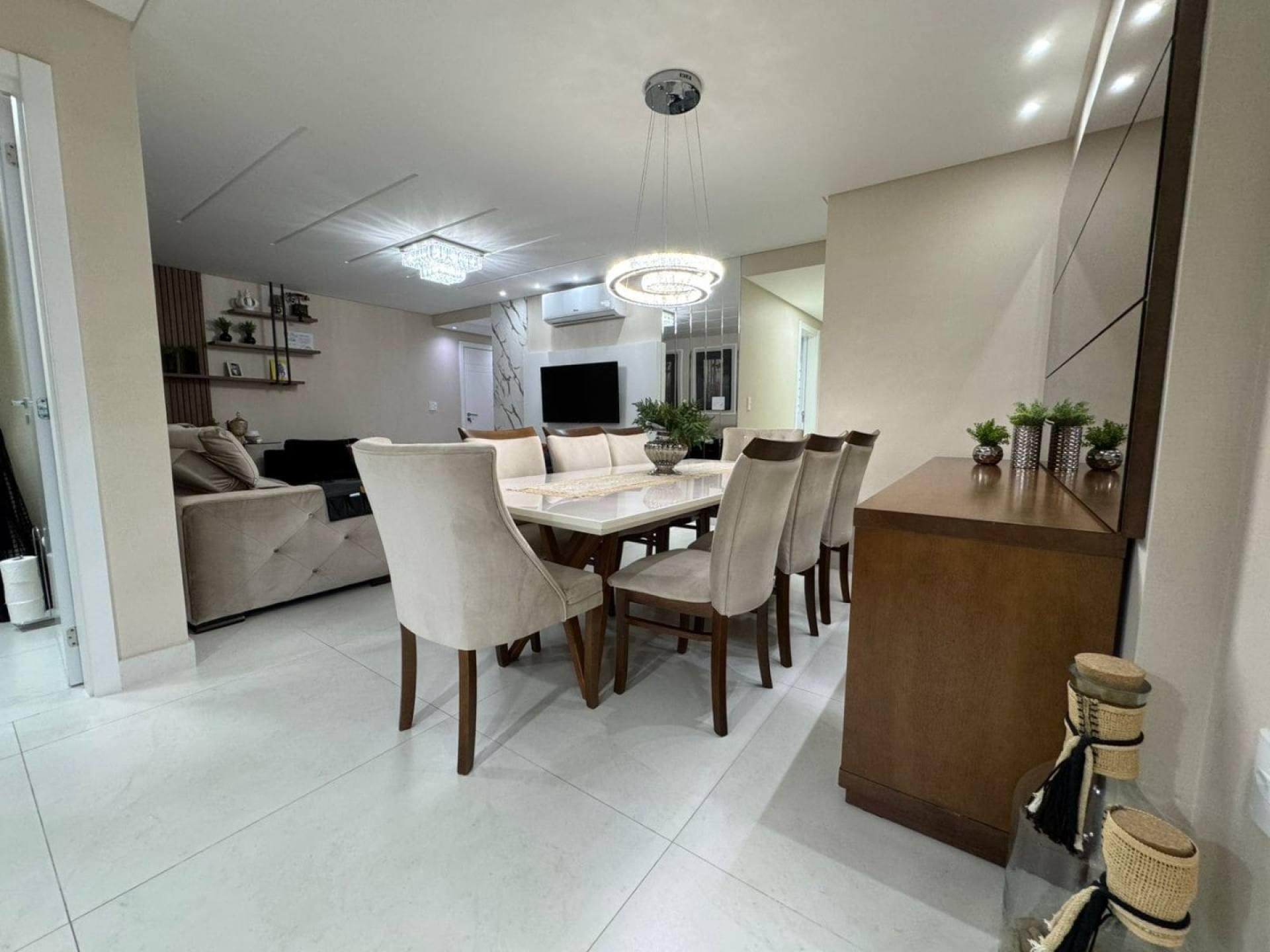 Apartamento Para Vender com 3 suítes no bairro Meia Praia em Itapema