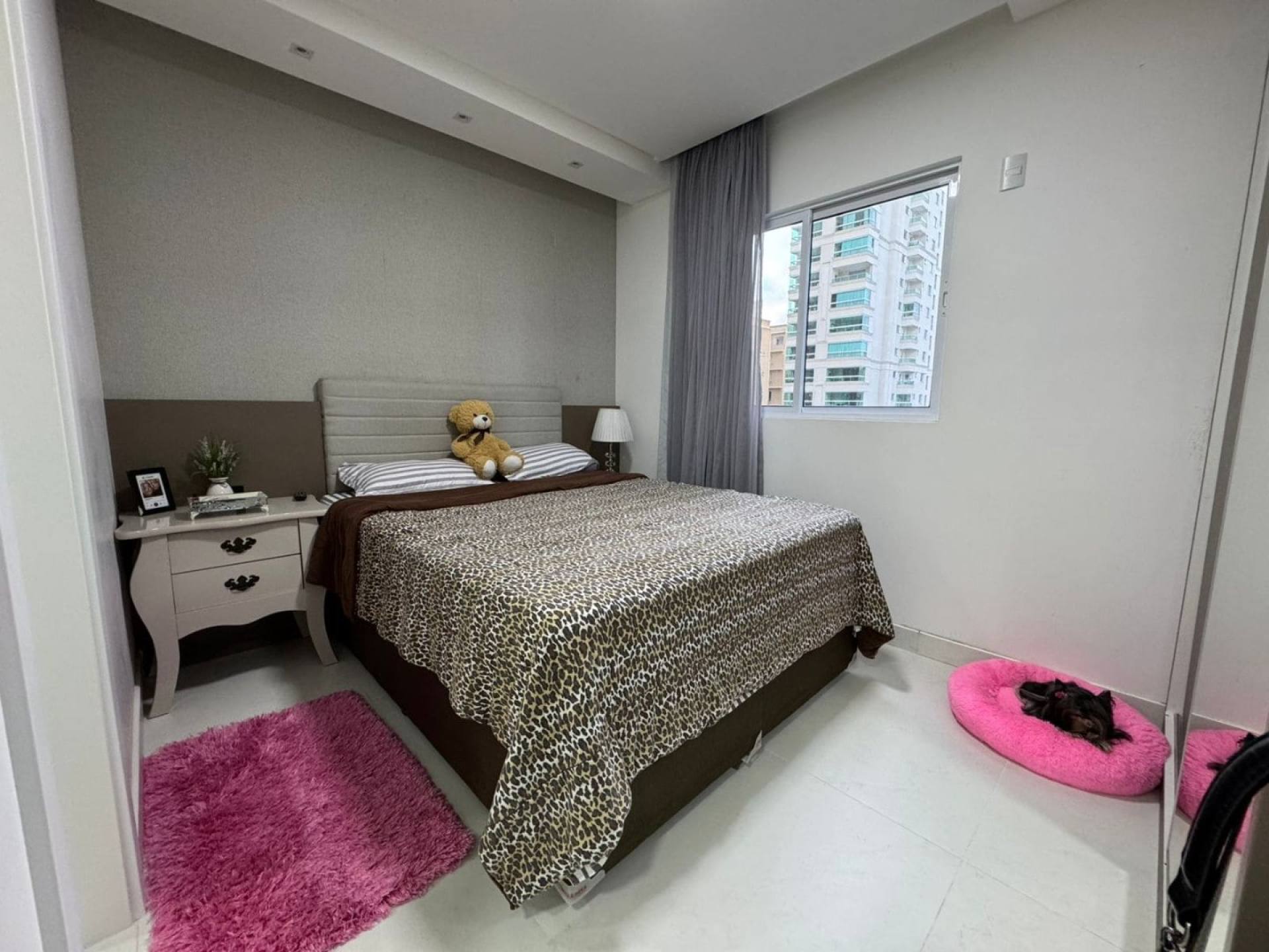 Apartamento Para Vender com 3 suítes no bairro Meia Praia em Itapema