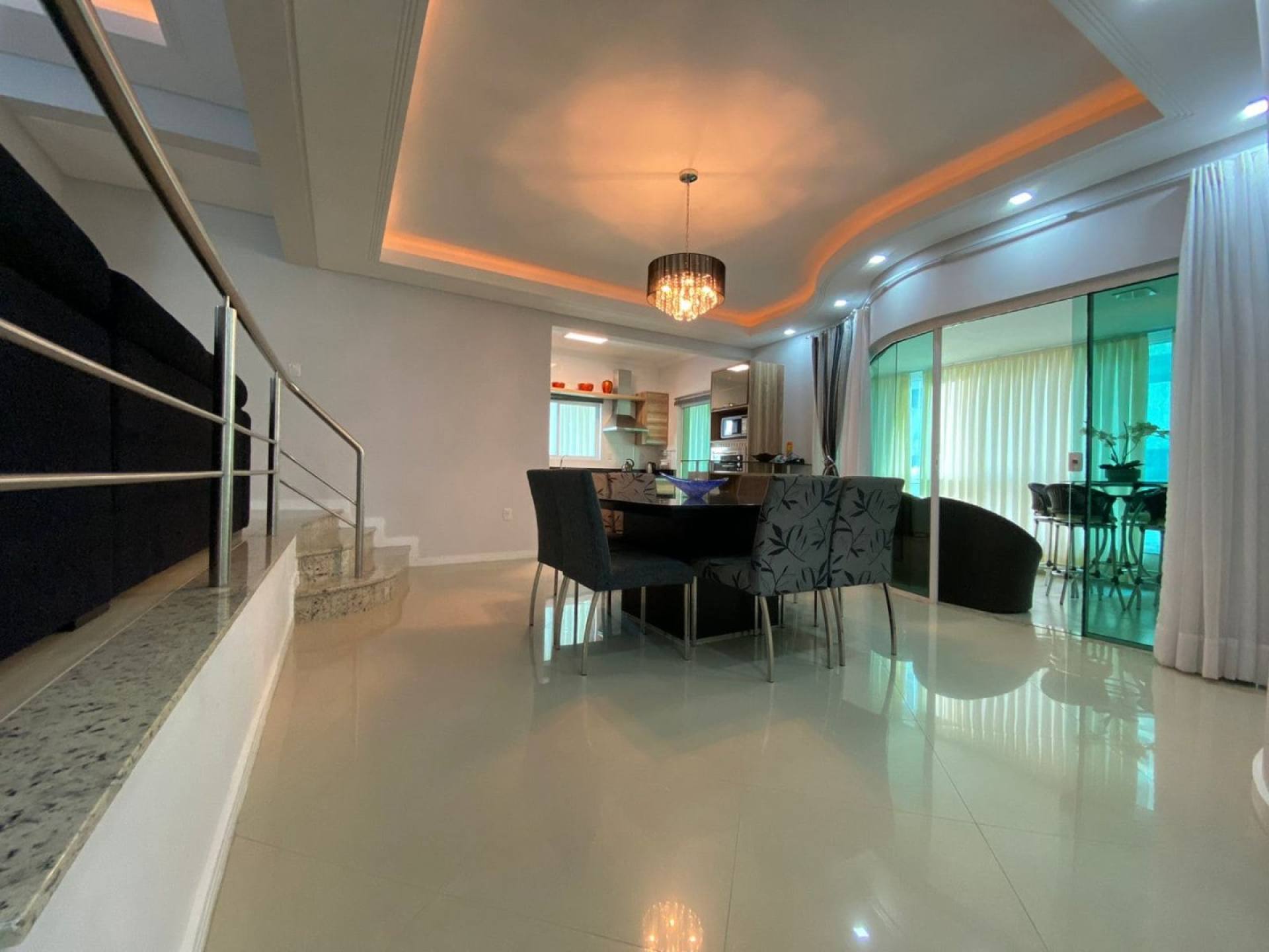 Apartamento À Venda com 3 suítes no bairro Meia Praia em Itapema