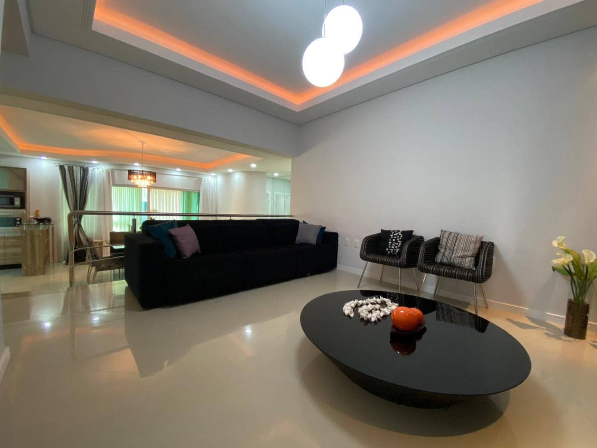 Apartamento À Venda com 3 suítes no bairro Meia Praia em Itapema