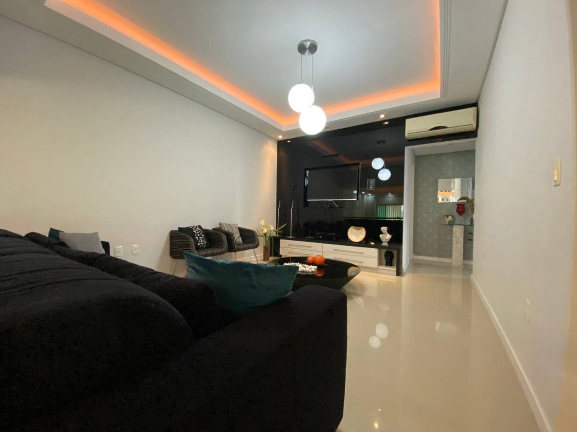 Apartamento À Venda com 3 suítes no bairro Meia Praia em Itapema