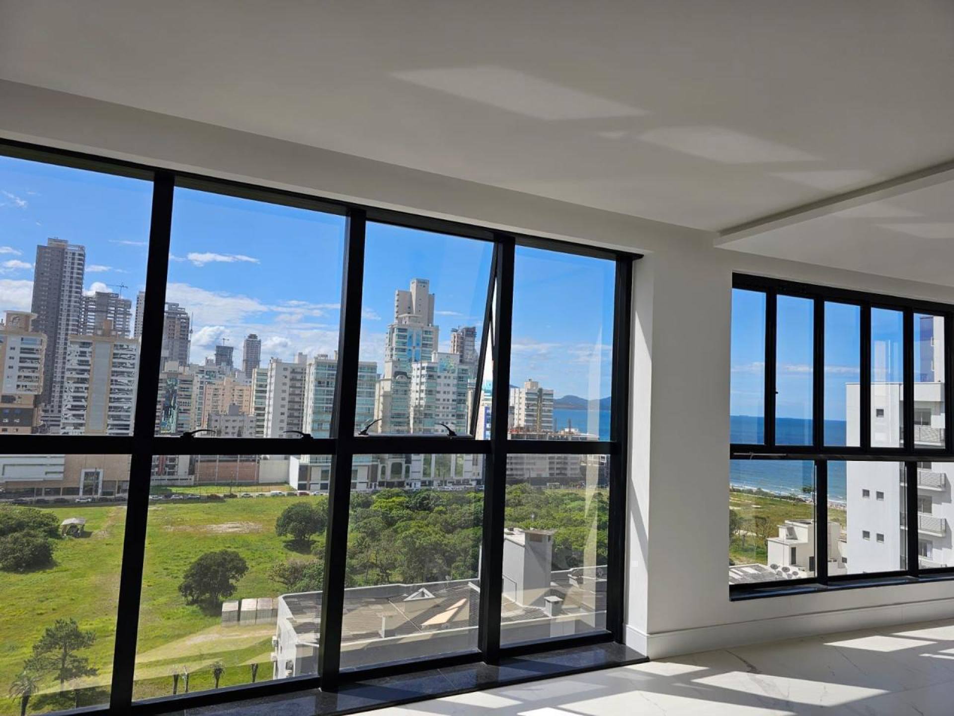 Apartamento Novo no Carmel na Meia Praia - Itapema