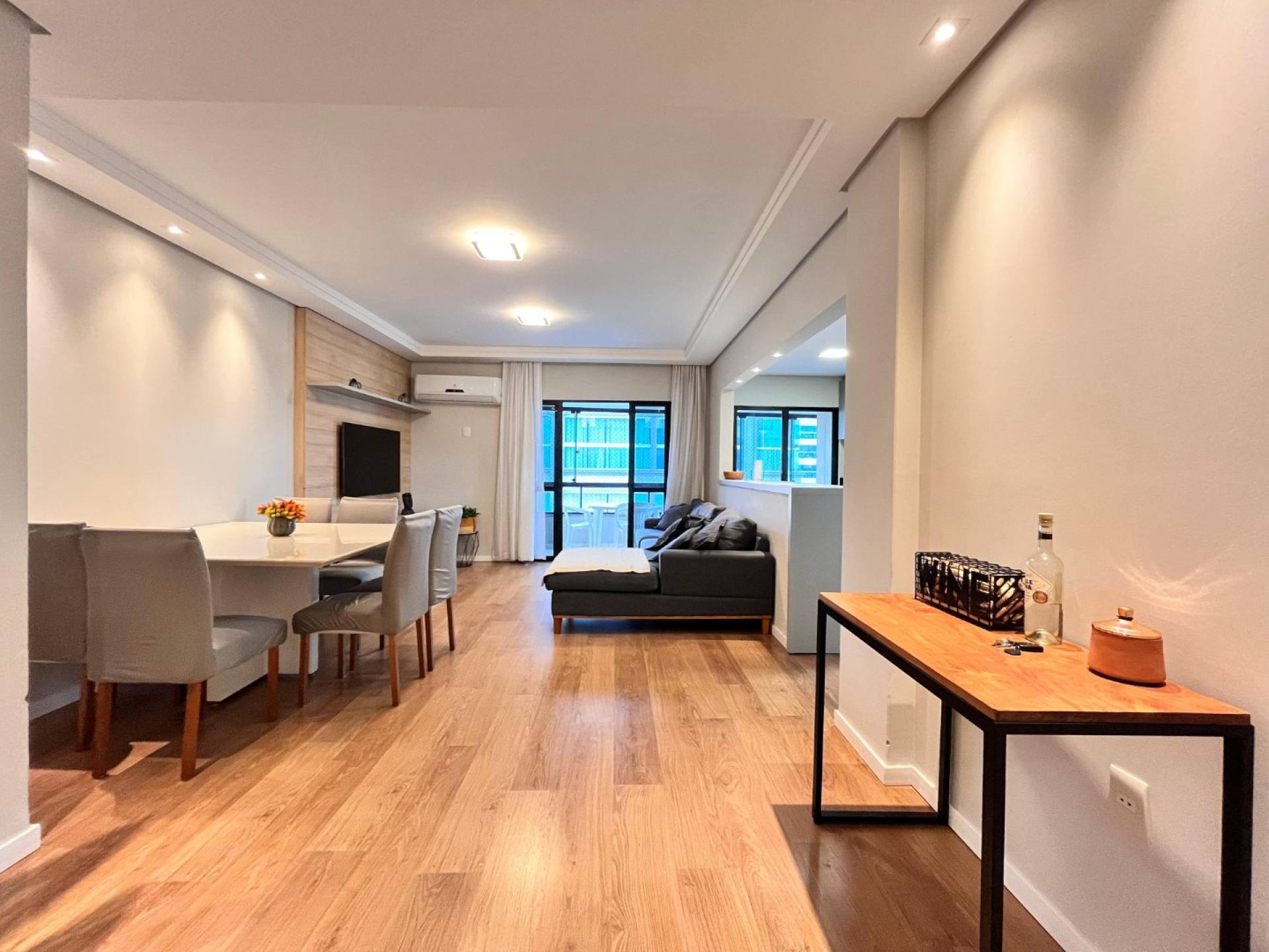 Apartamento Para Vender com 3 quartos no bairro Meia Praia - Itapema