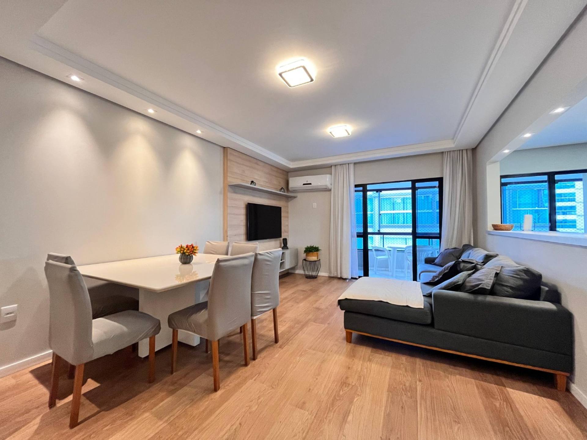 Apartamento Para Vender com 3 quartos no bairro Meia Praia - Itapema