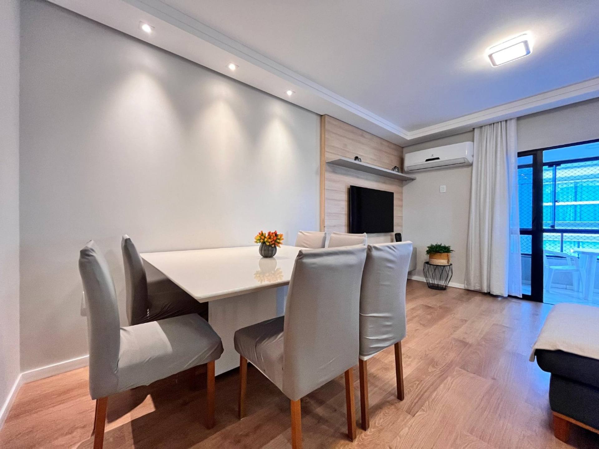 Apartamento Para Vender com 3 quartos no bairro Meia Praia - Itapema