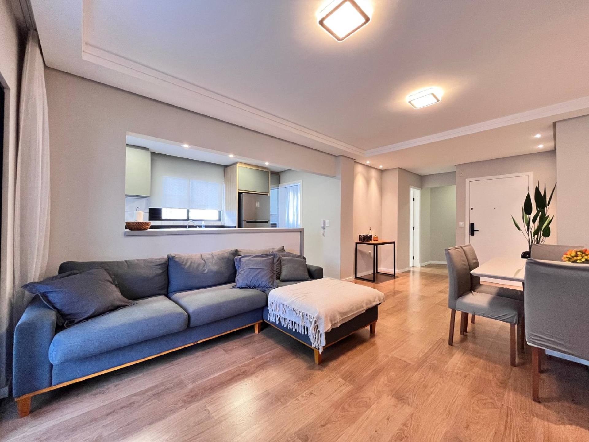 Apartamento Para Vender com 3 quartos no bairro Meia Praia - Itapema