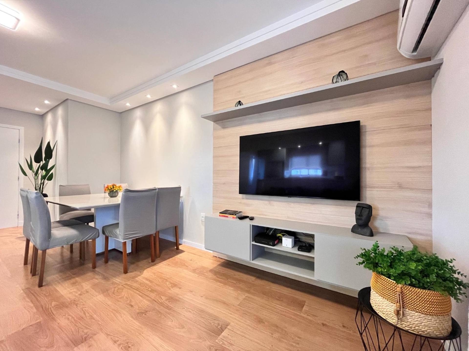 Apartamento Para Vender com 3 quartos no bairro Meia Praia - Itapema