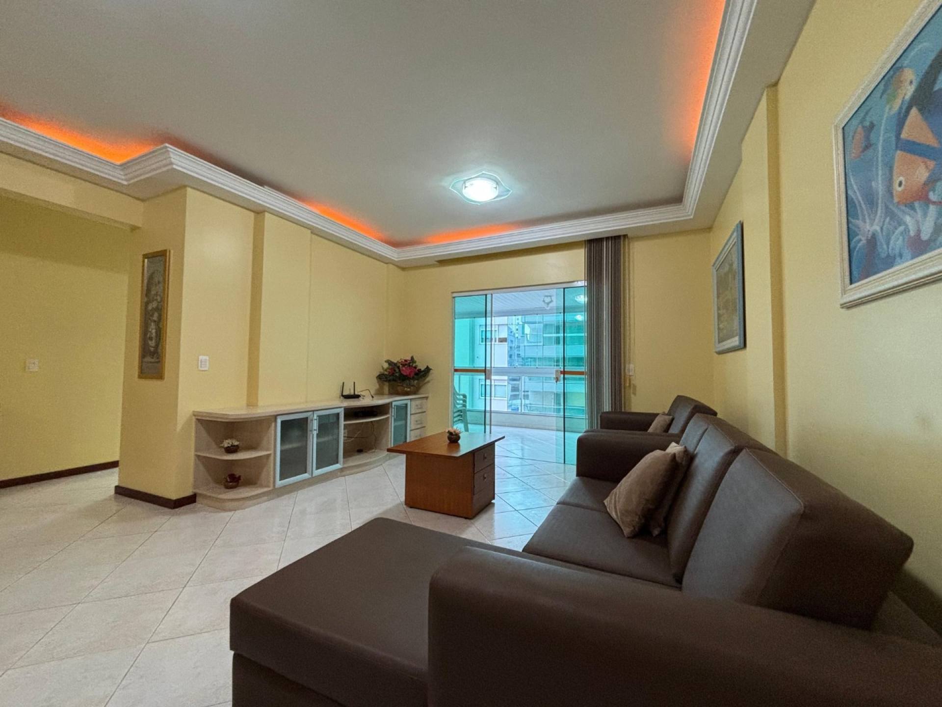 Apartamento Mobiliado com 3 Quartos na Meia Praia - Itapema