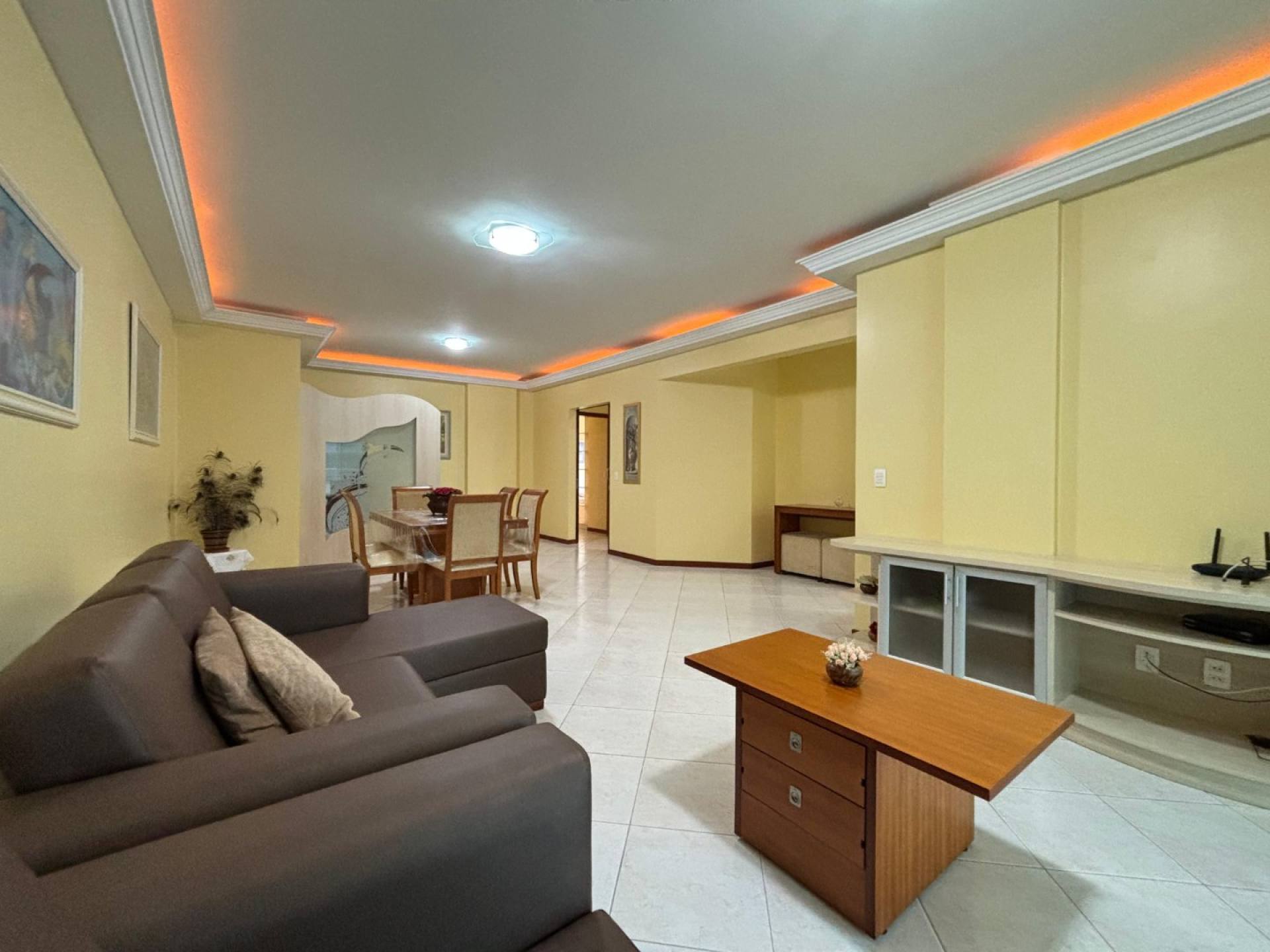 Apartamento Mobiliado com 3 Quartos na Meia Praia - Itapema