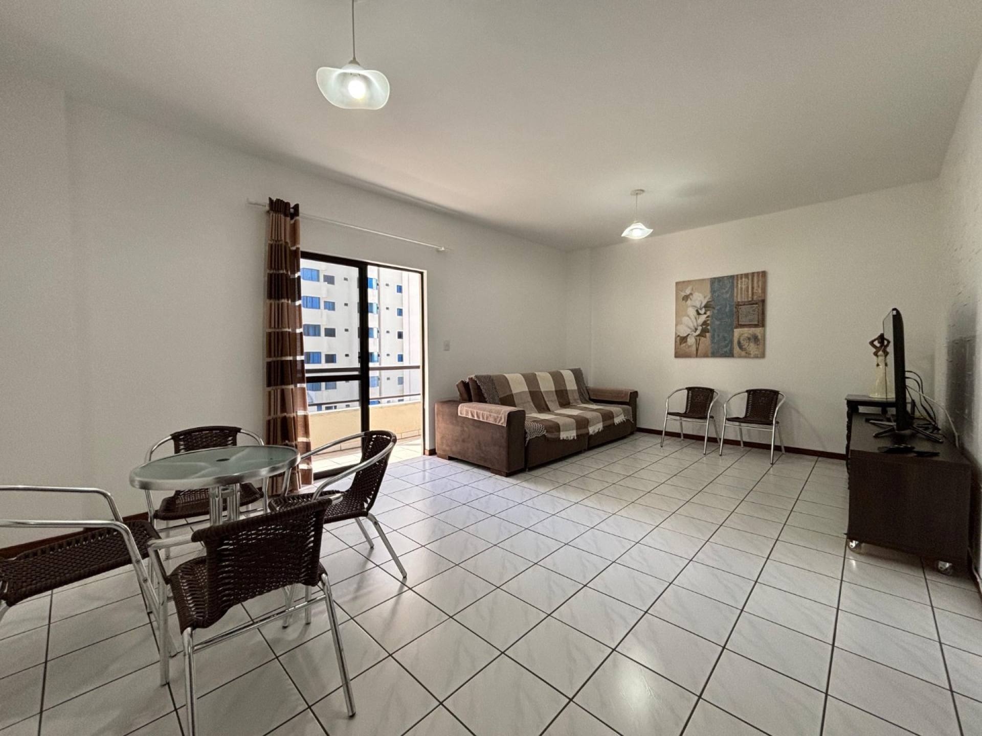 Apartamento À Venda com 3 quartos 1 suítes no bairro Meia Praia, Itapema