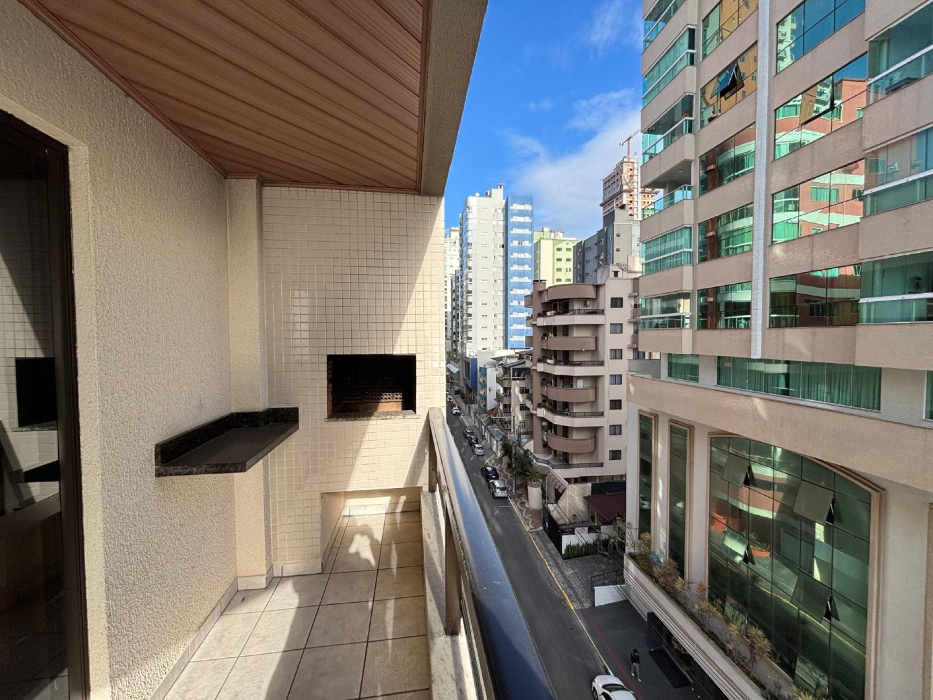 Apartamento À Venda com 3 quartos 1 suítes no bairro Meia Praia, Itapema
