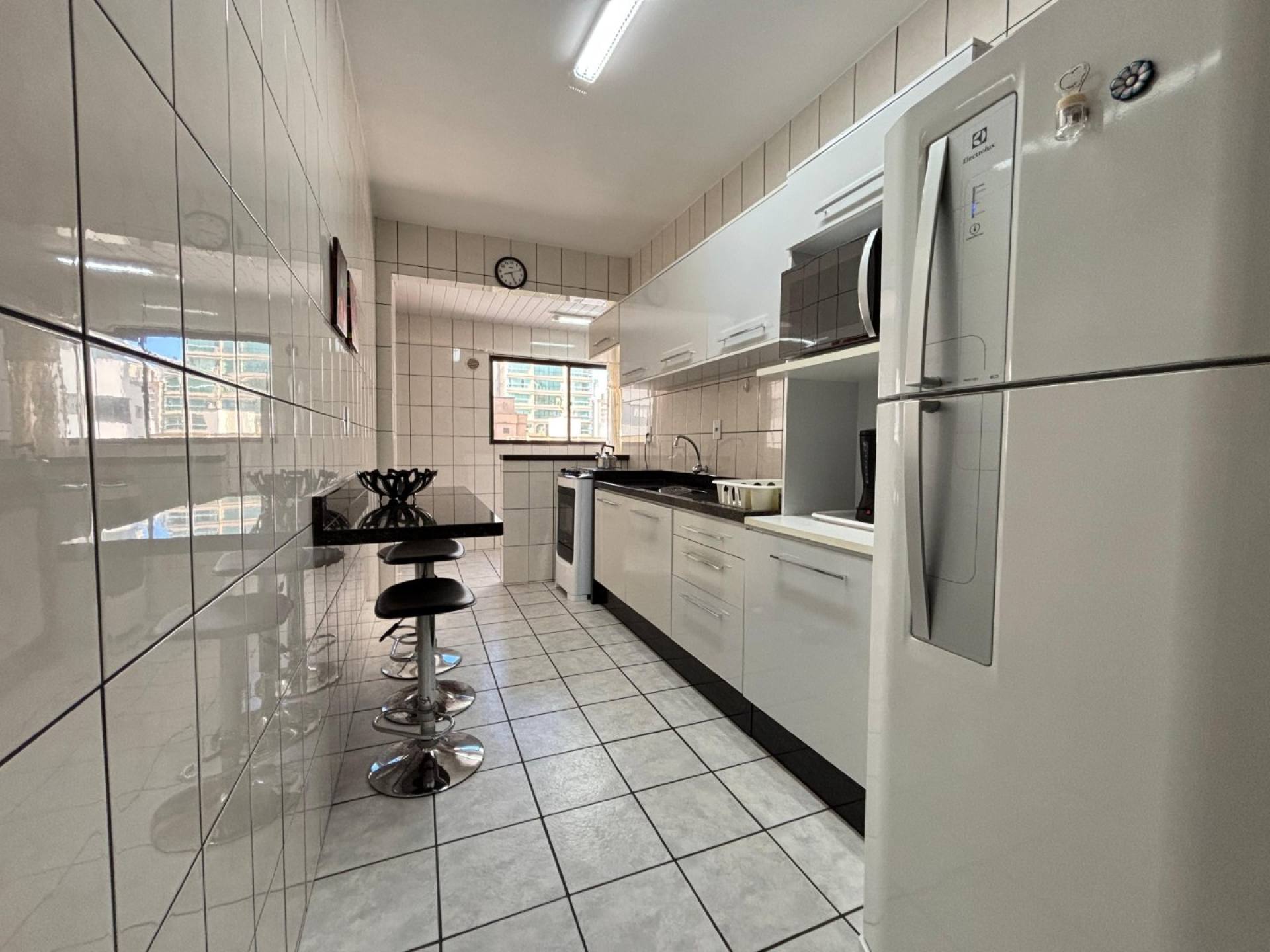 Apartamento À Venda com 3 quartos 1 suítes no bairro Meia Praia, Itapema