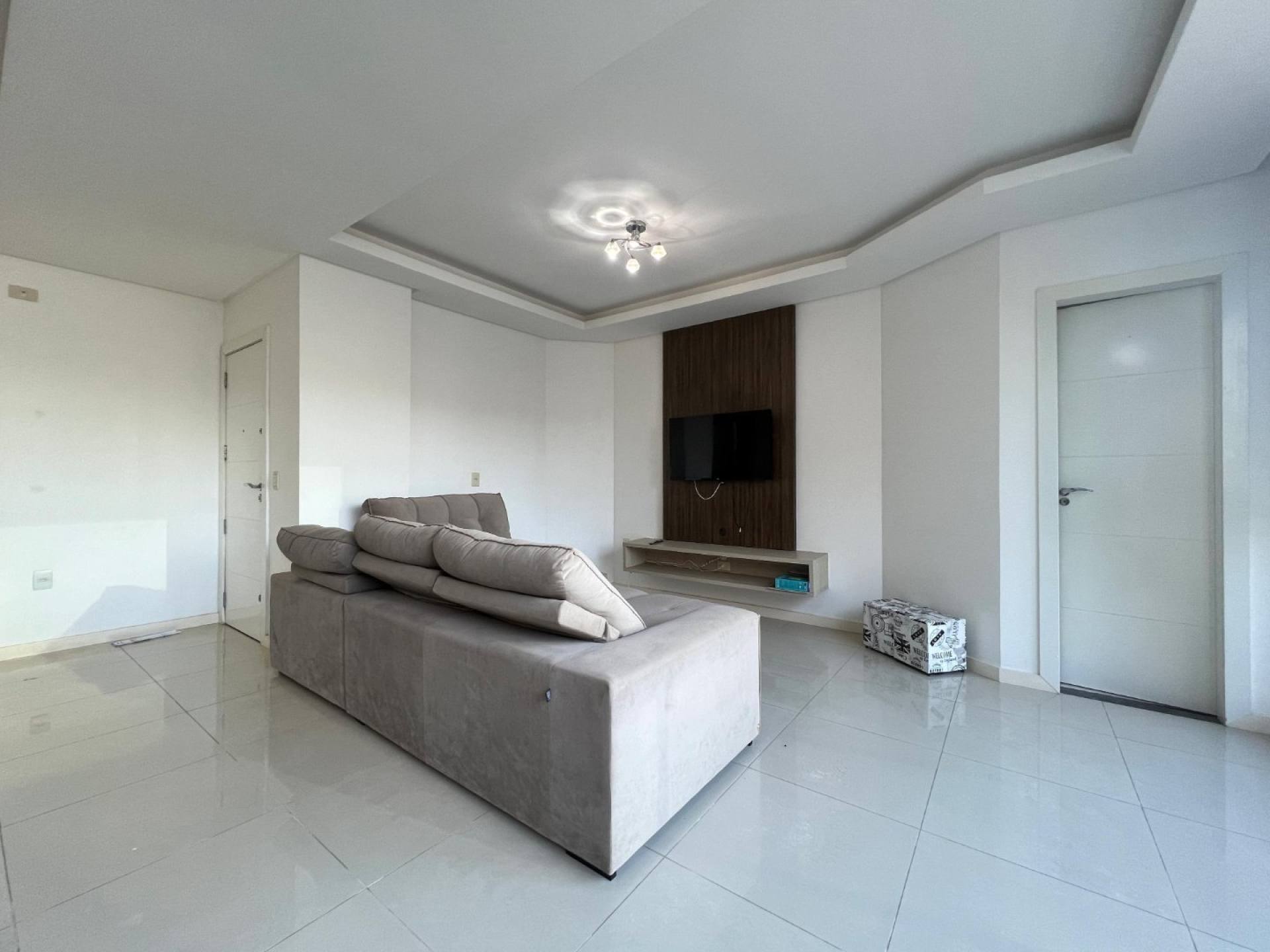 Apartamento Para Vender com 3 suítes no bairro Meia Praia - Itapema