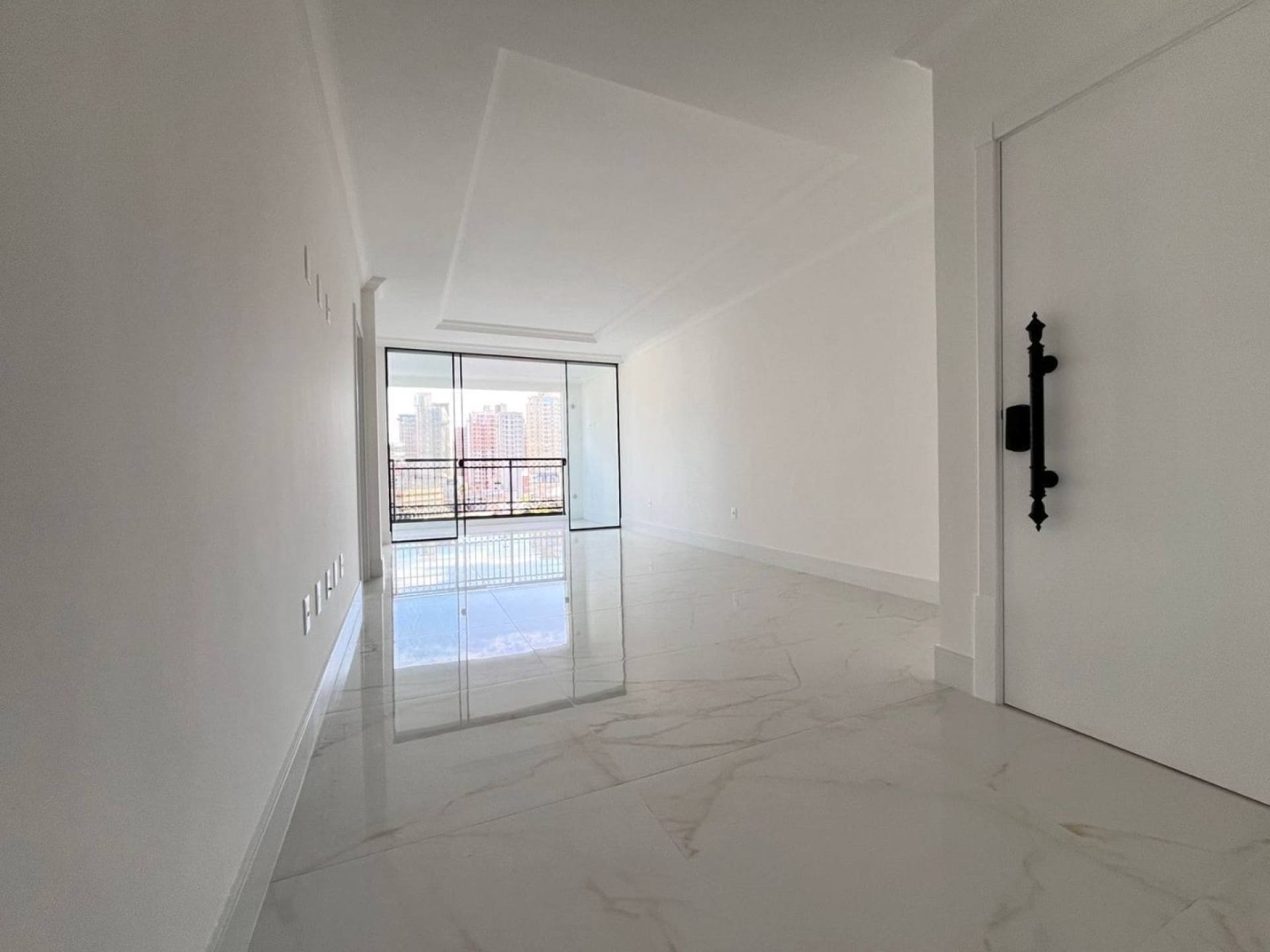 Apartamento Novo no Palazzo Parigi em Meia Pria, Itapema