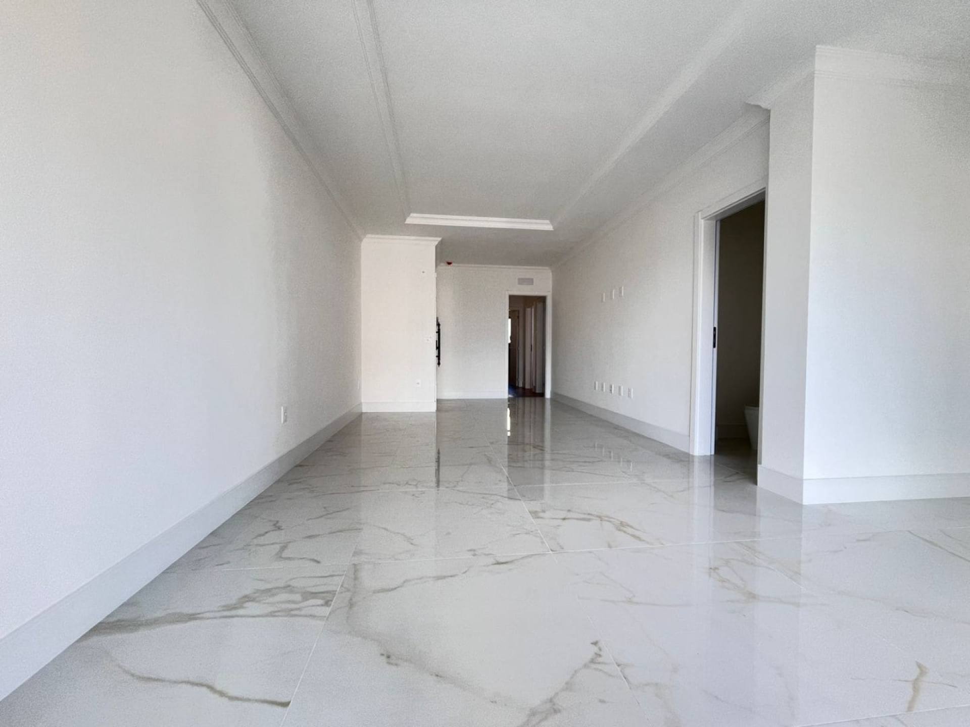 Apartamento Novo no Palazzo Parigi em Meia Pria, Itapema