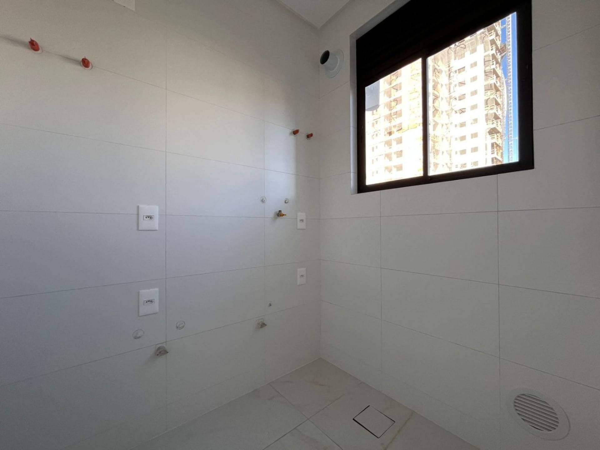 Apartamento Novo no Palazzo Parigi em Meia Pria, Itapema