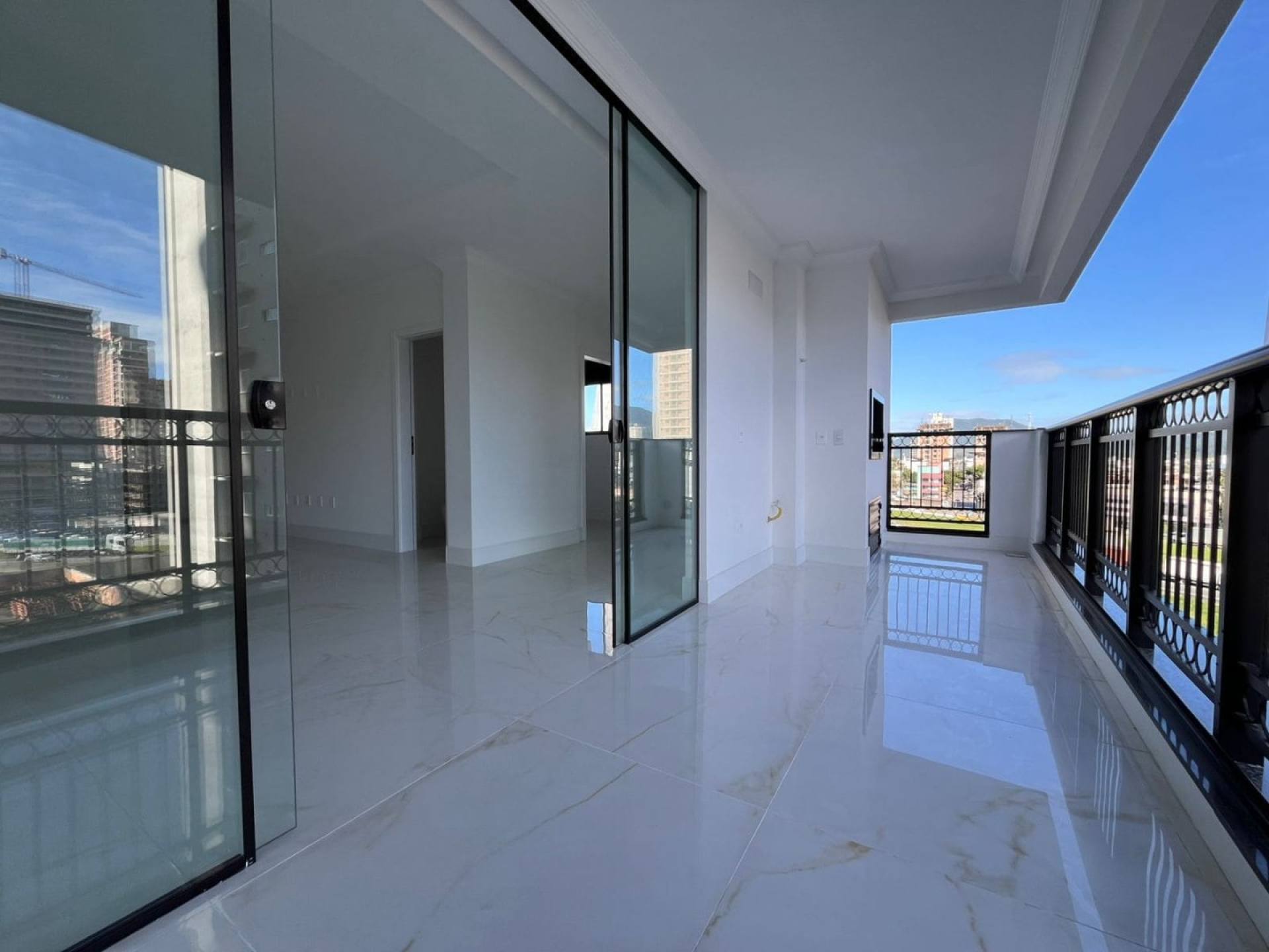 Apartamento Novo no Palazzo Parigi em Meia Pria, Itapema