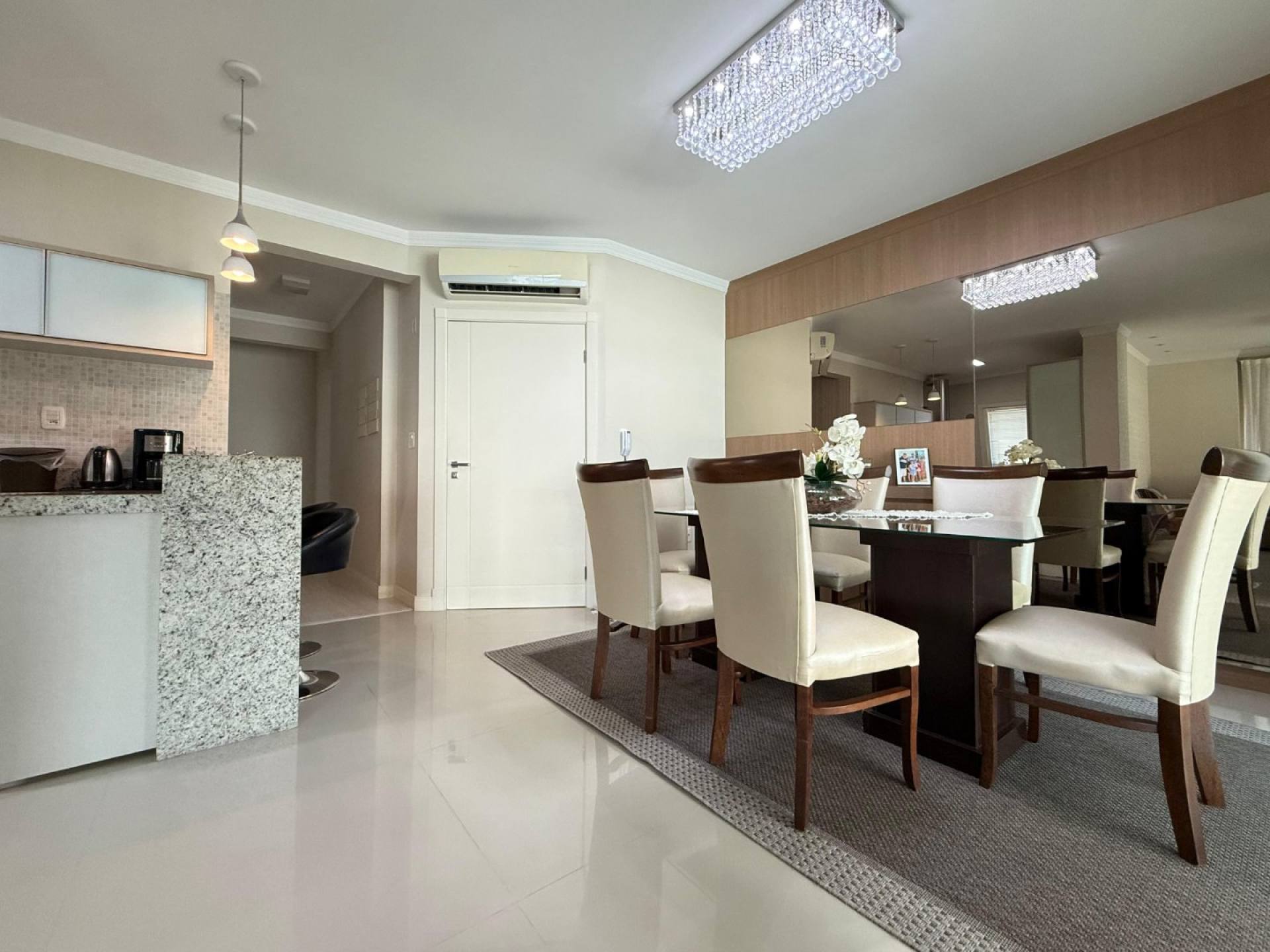 Apartamento Para Vender com 3 quartos no bairro Meia Praia em Itapema