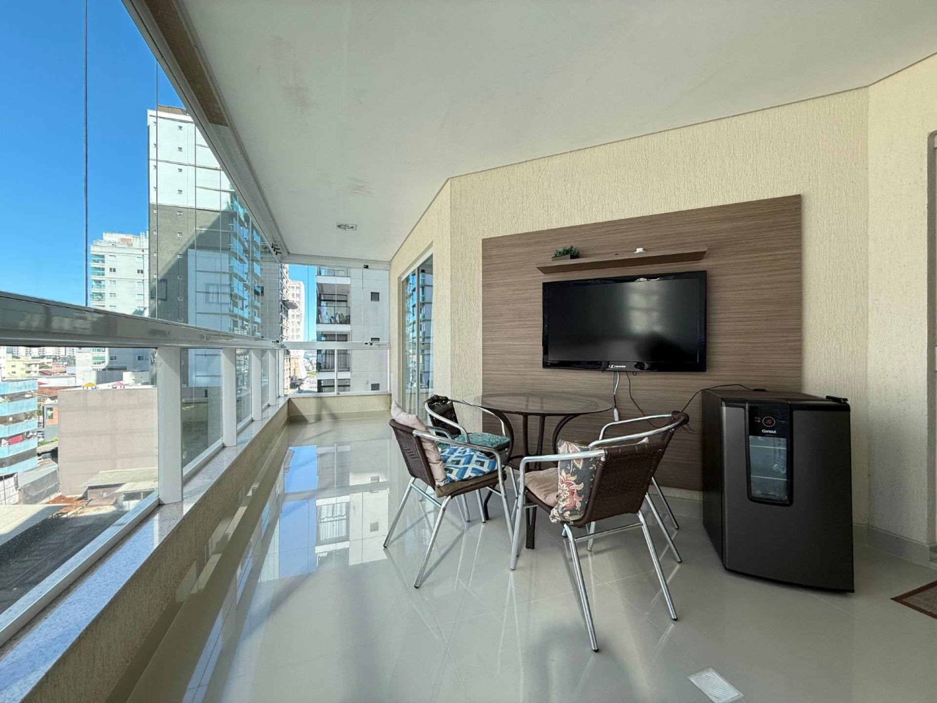 Apartamento Para Vender com 3 quartos no bairro Meia Praia em Itapema