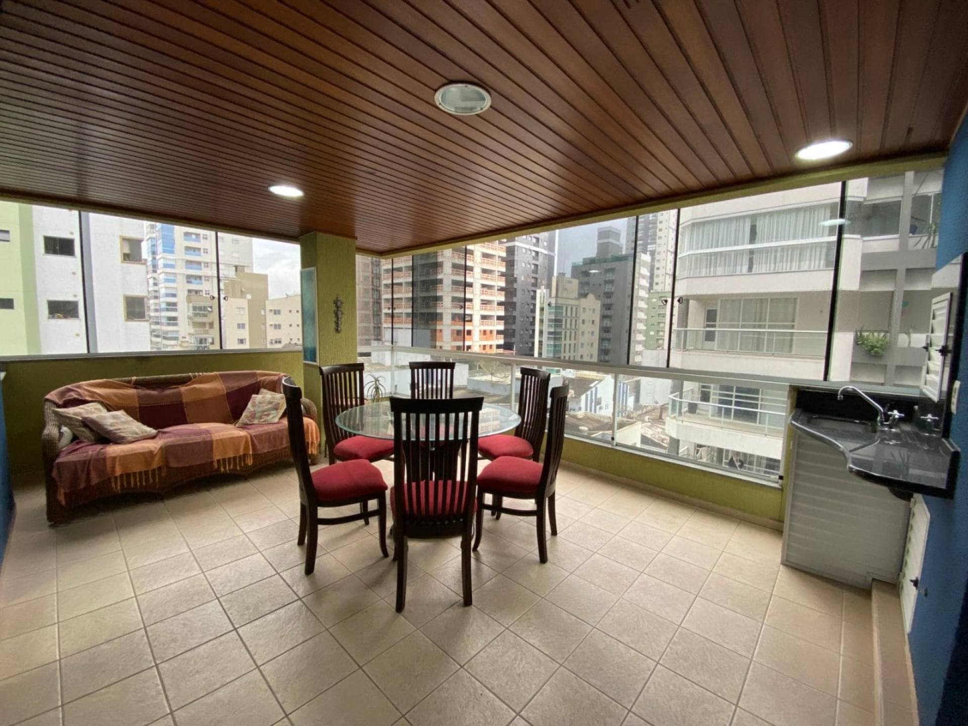 Apartamento Para Vender com 4 quartos no bairro Meia Praia em Itapema