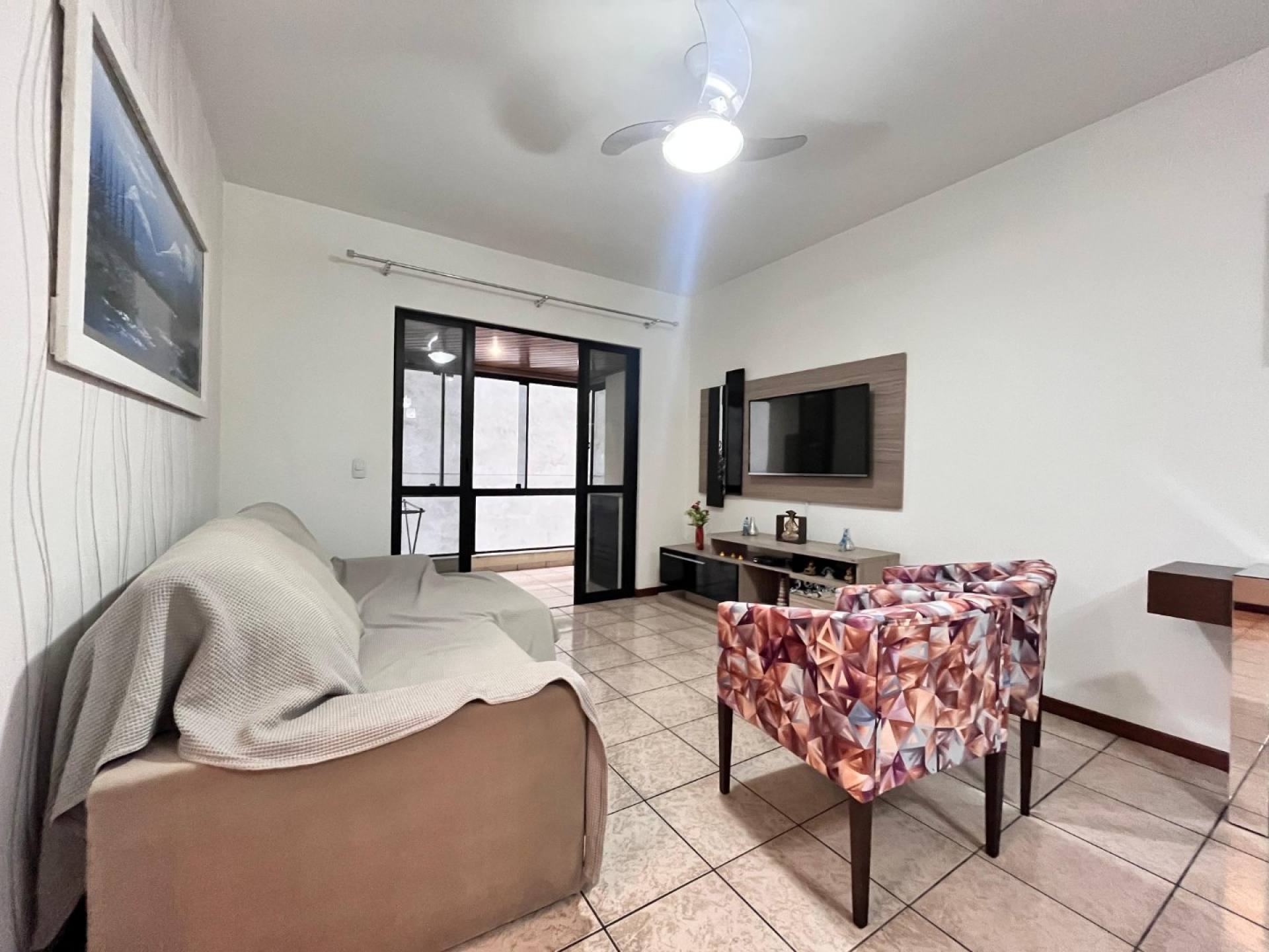 Apartamento À Venda com 2 quartos 1 suítes no bairro Meia Praia, Itapema