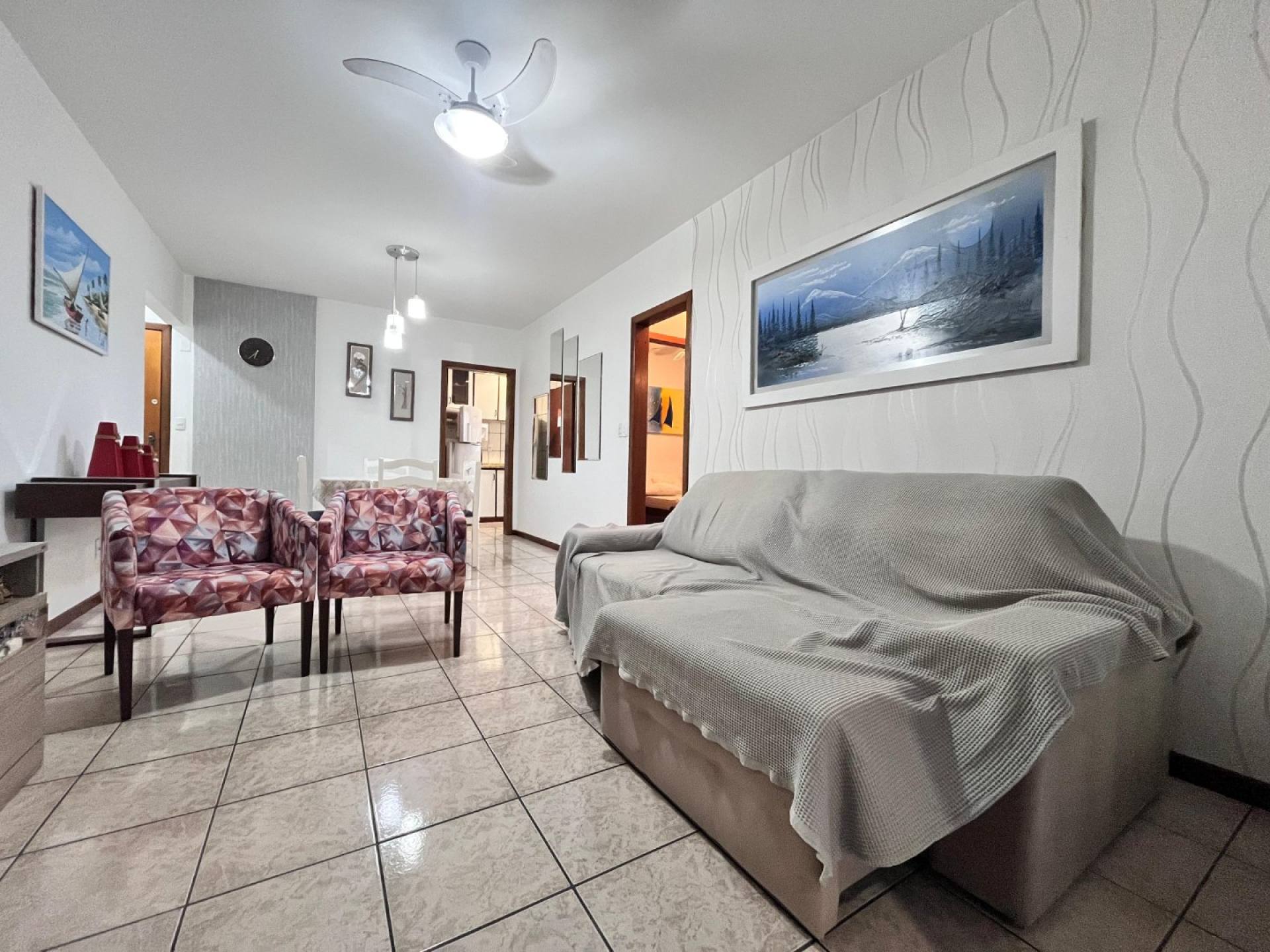 Apartamento À Venda com 2 quartos 1 suítes no bairro Meia Praia, Itapema