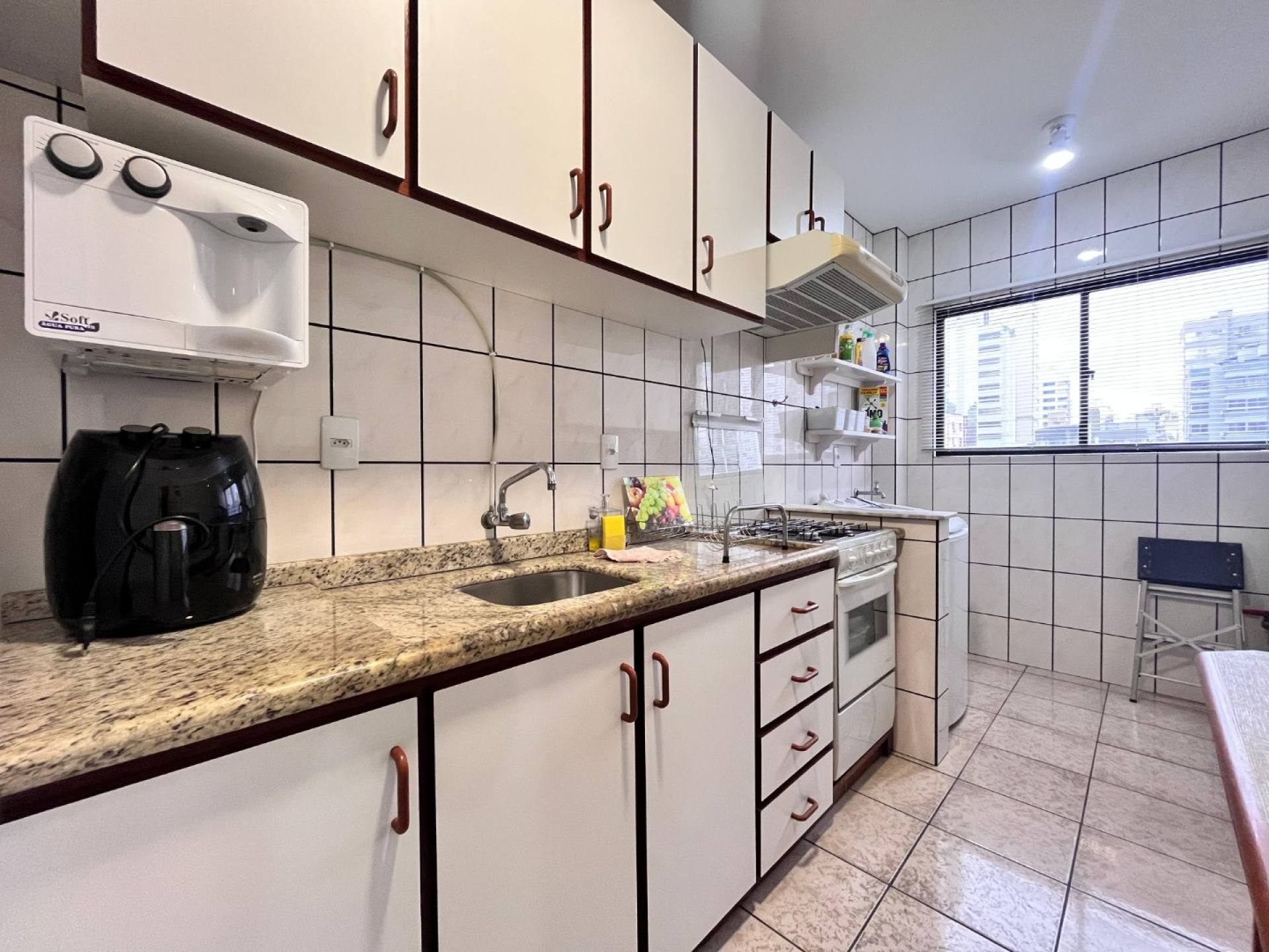 Apartamento À Venda com 2 quartos 1 suítes no bairro Meia Praia, Itapema