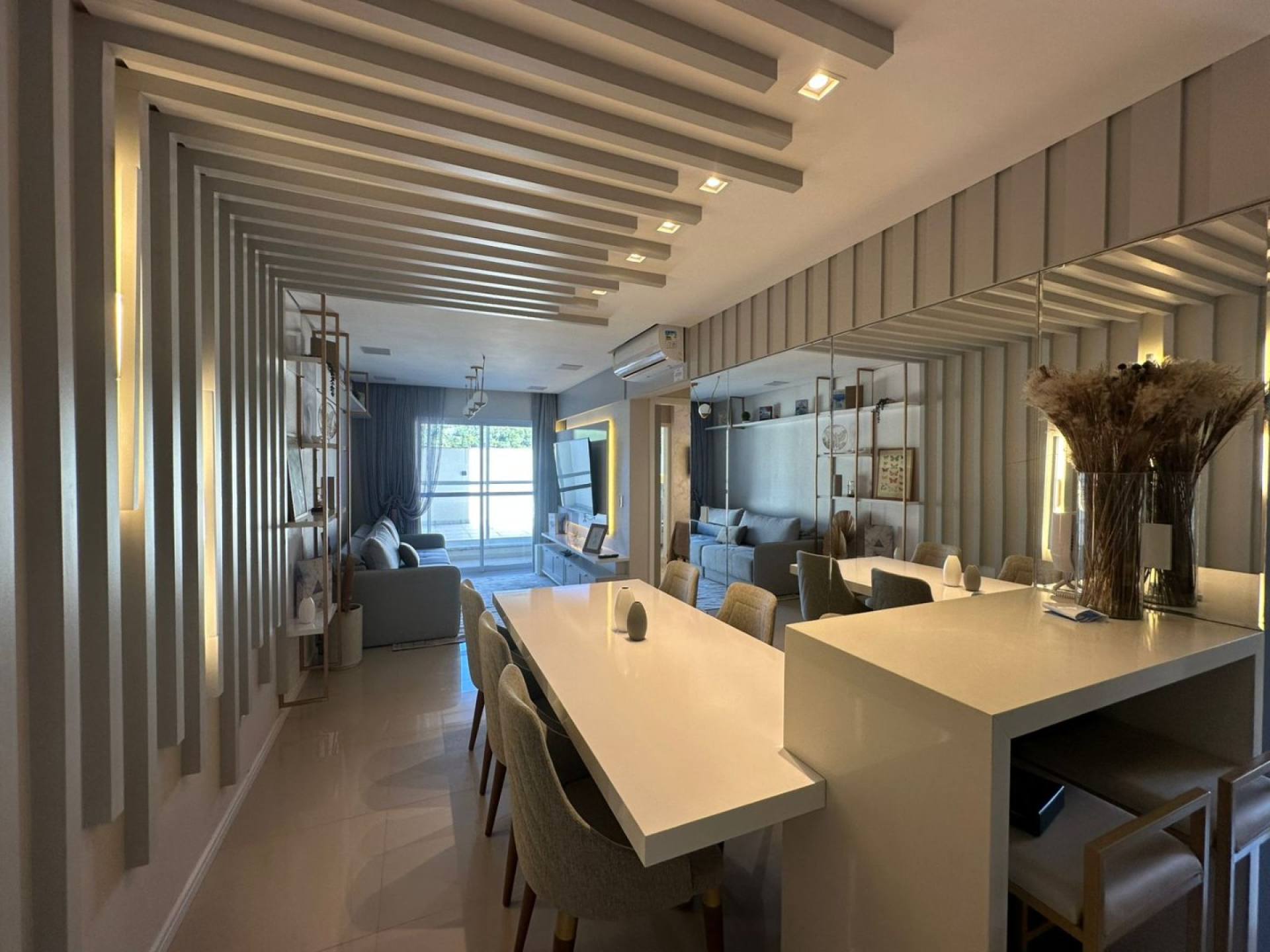 Apartamento Totalmente Mobiliado À venda no Tabuleiro dos Oliveiras em Itapema