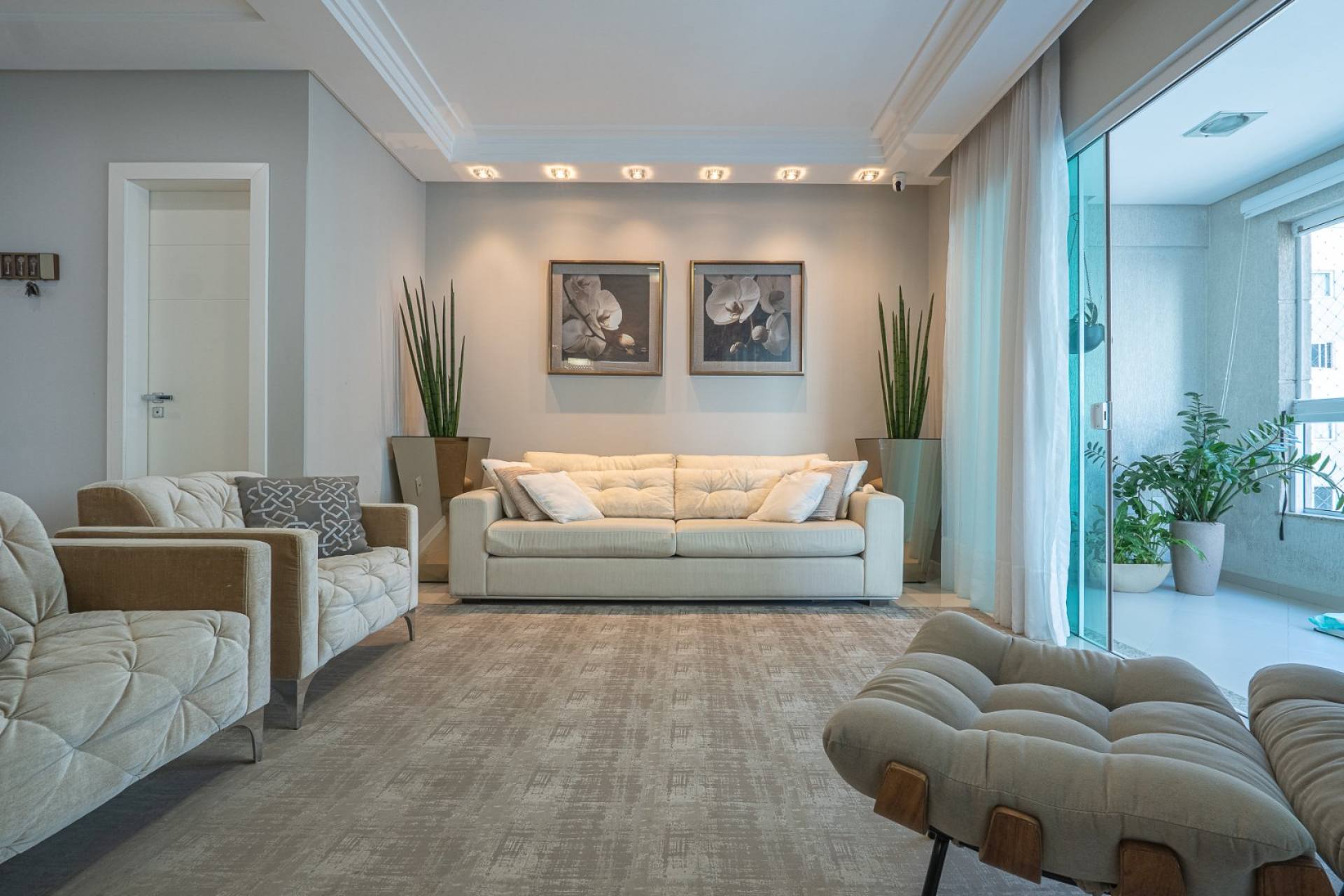 Apartamento À Venda com 4 suítes no bairro Meia Praia em Itapema