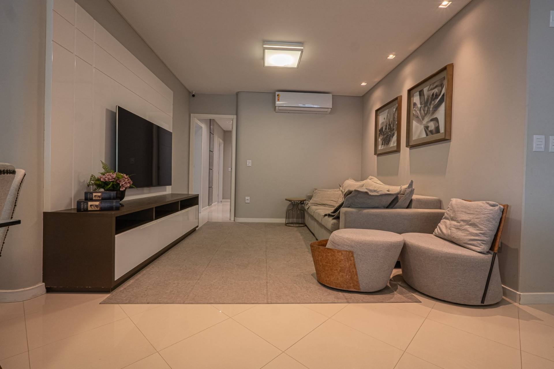 Apartamento À Venda com 4 suítes no bairro Meia Praia em Itapema