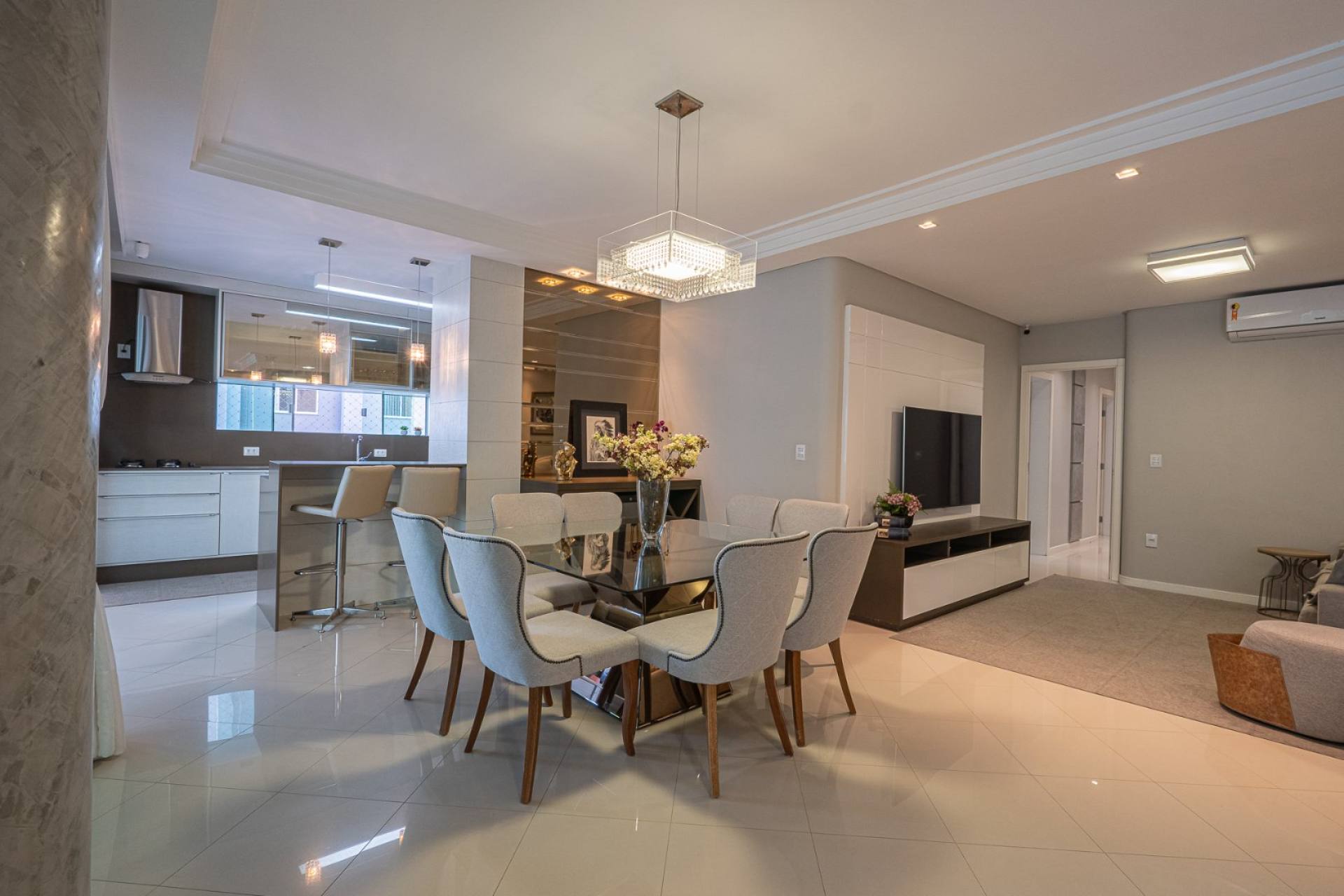 Apartamento À Venda com 4 suítes no bairro Meia Praia em Itapema