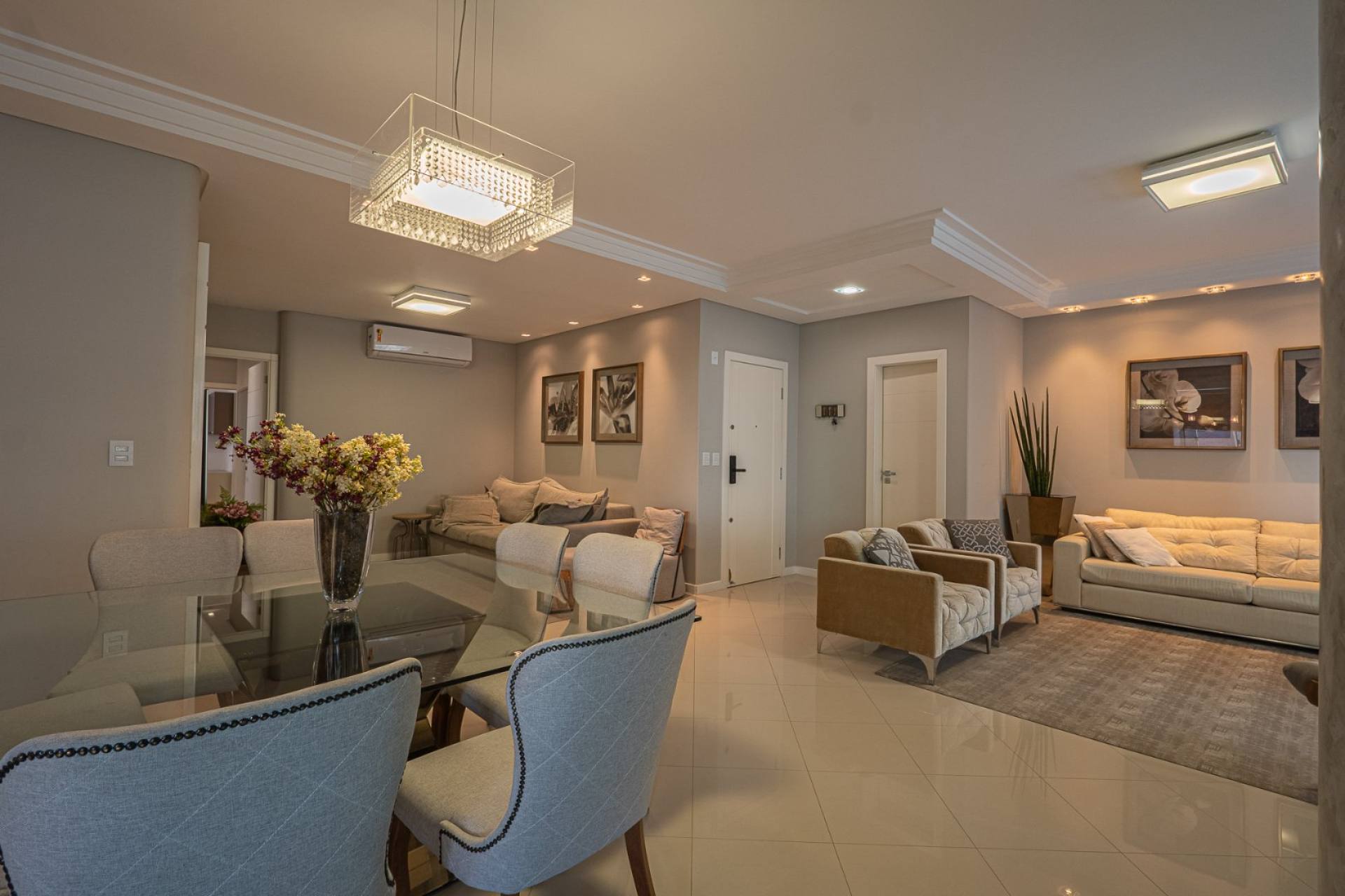 Apartamento À Venda com 4 suítes no bairro Meia Praia em Itapema