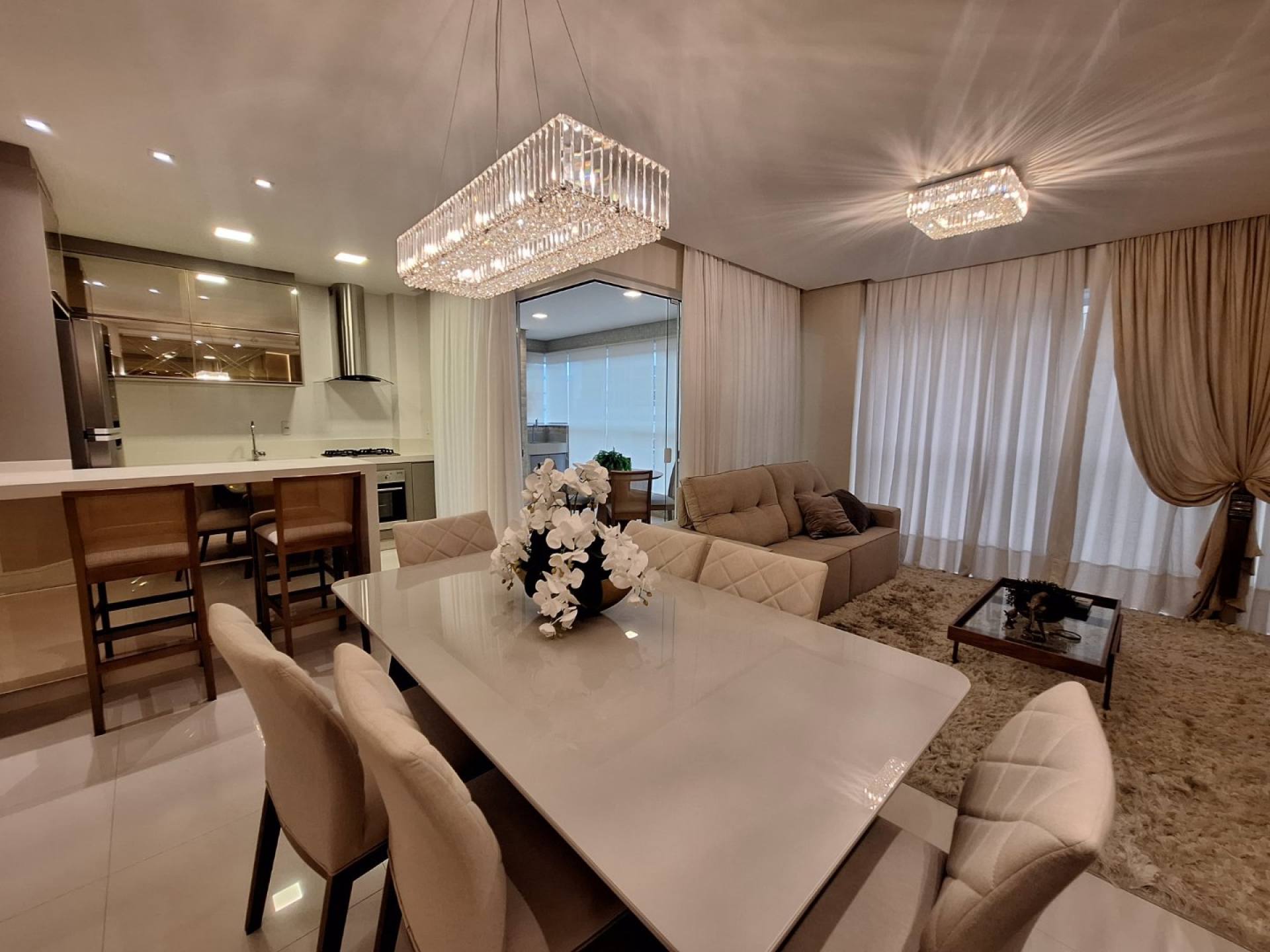 Apartamento Mobiliado Para Vender com 3 suítes em Itapema