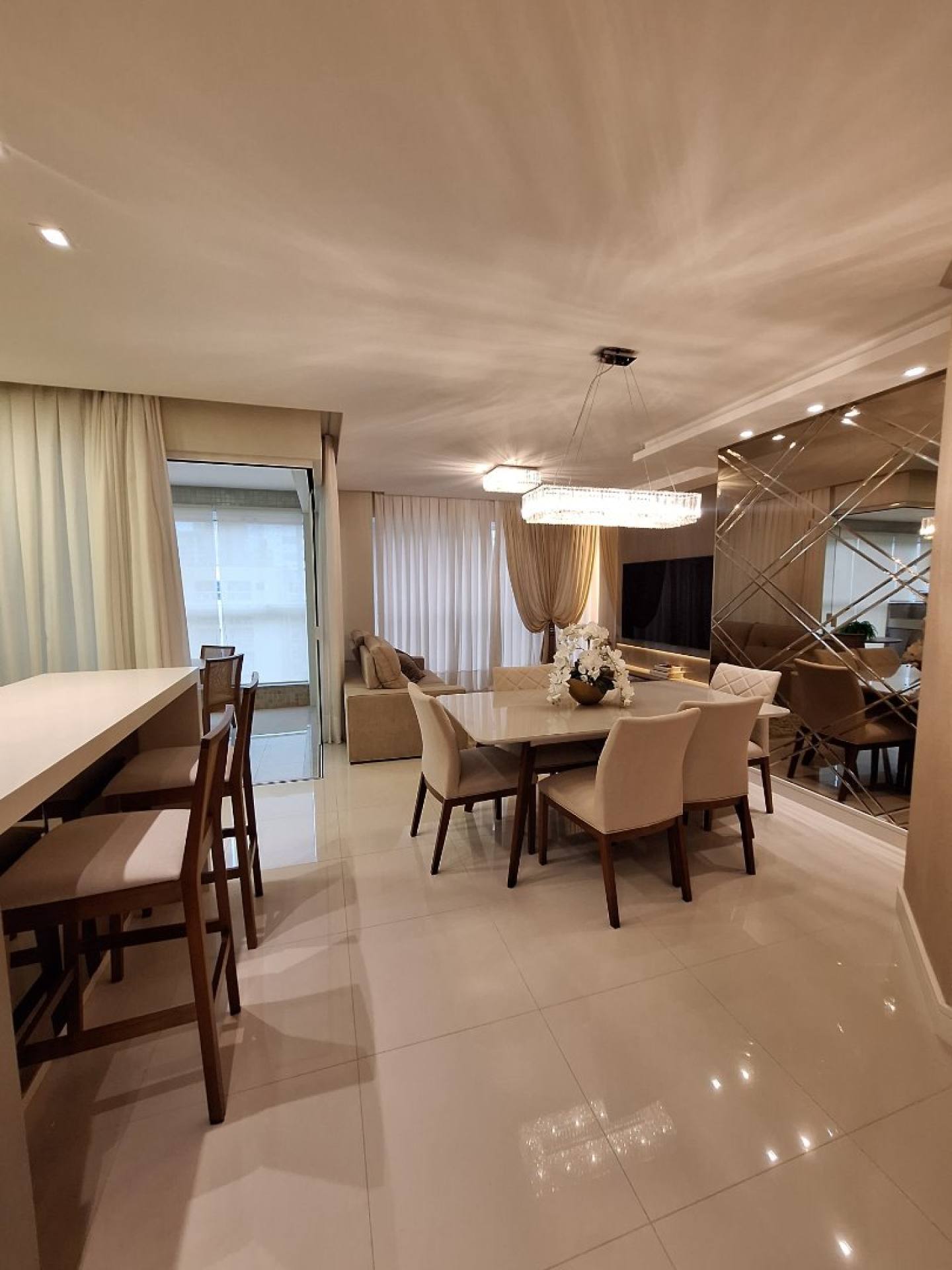 Apartamento Mobiliado Para Vender com 3 suítes em Itapema