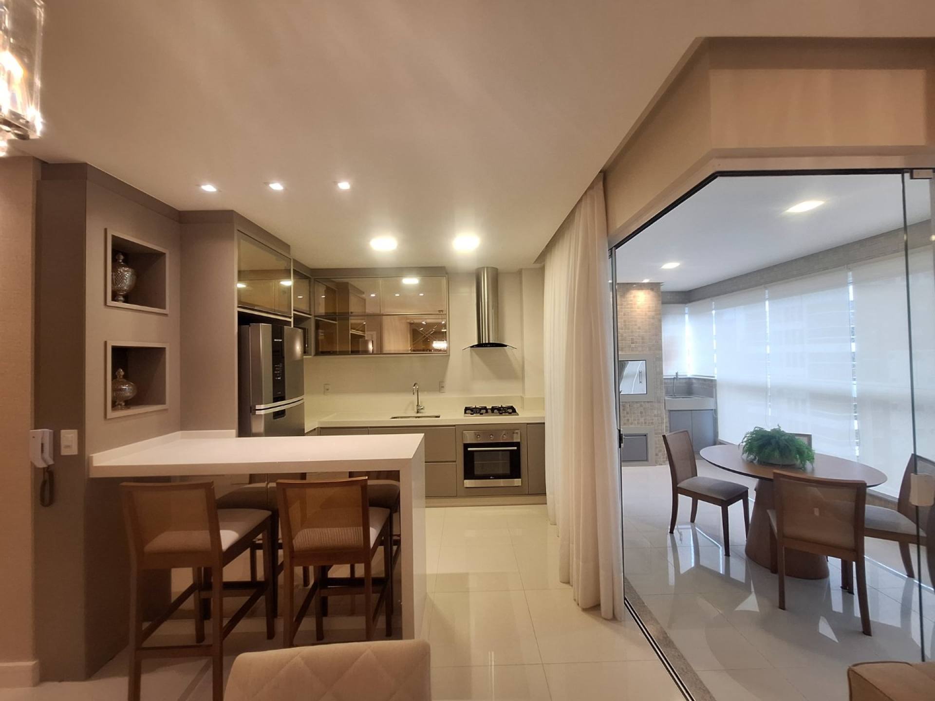 Apartamento Mobiliado Para Vender com 3 suítes em Itapema