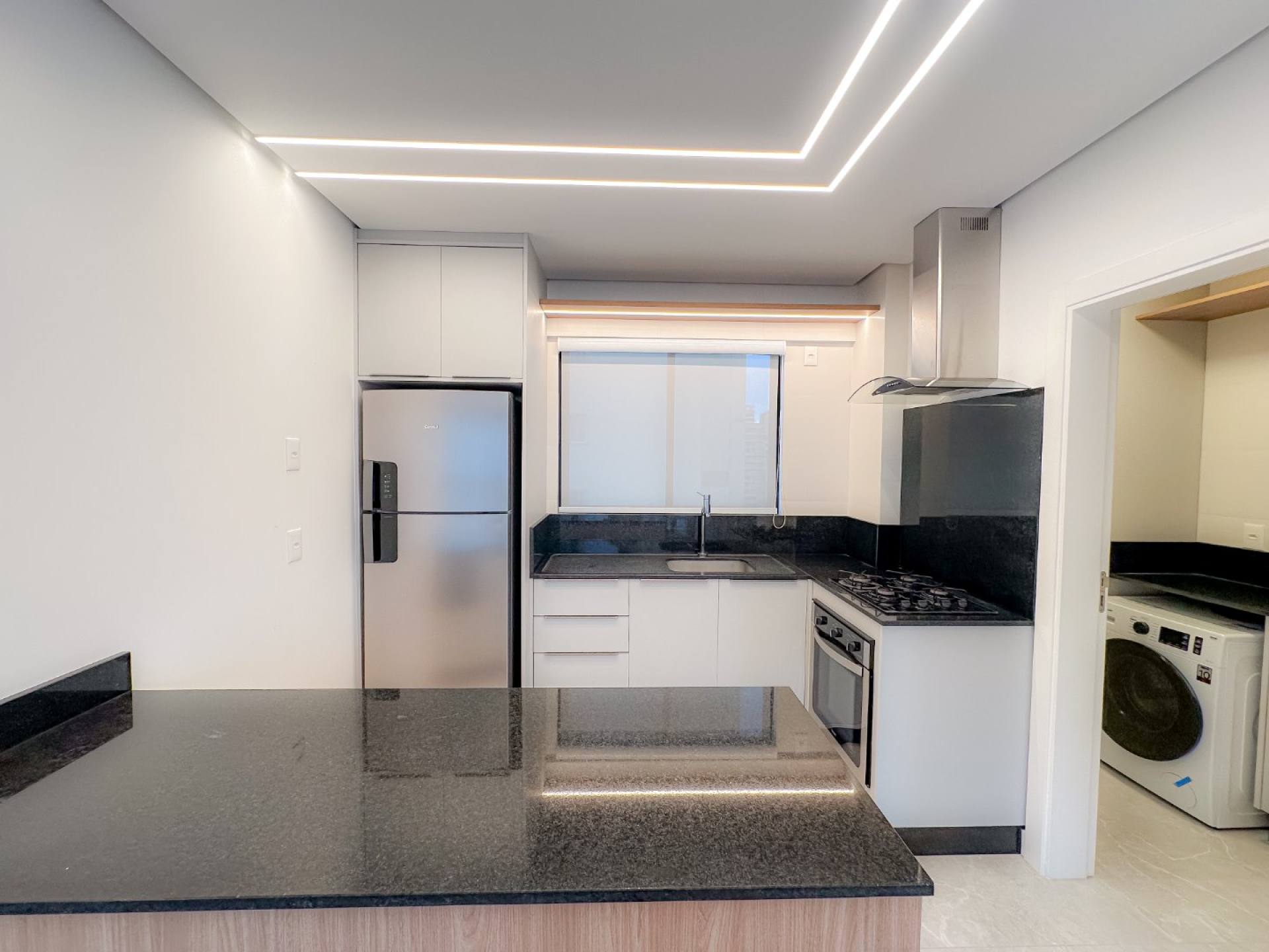 Apartamento Mobiliado À Venda no Coração da Meia Praia em Itapema