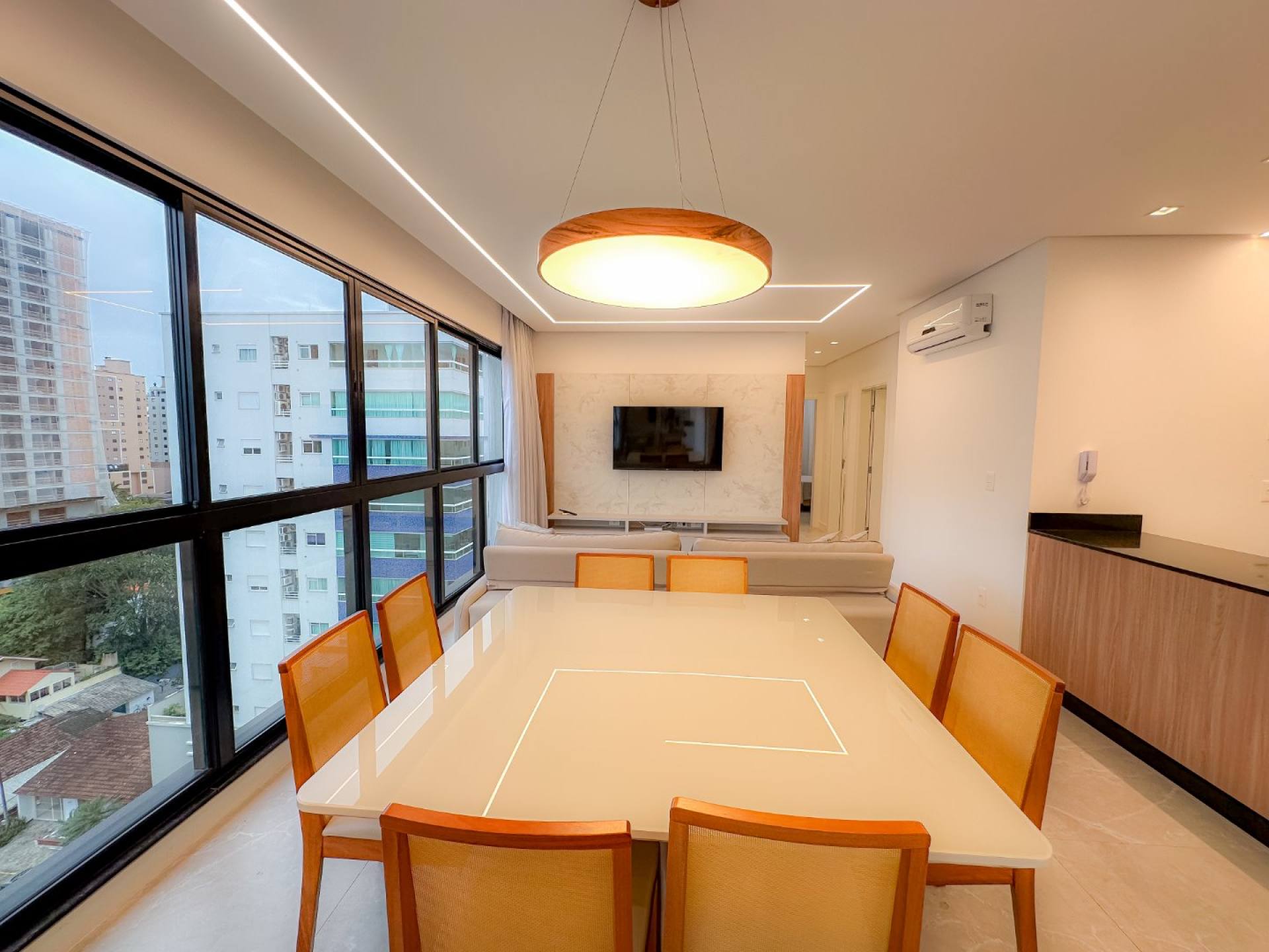 Apartamento Mobiliado À Venda no Coração da Meia Praia em Itapema