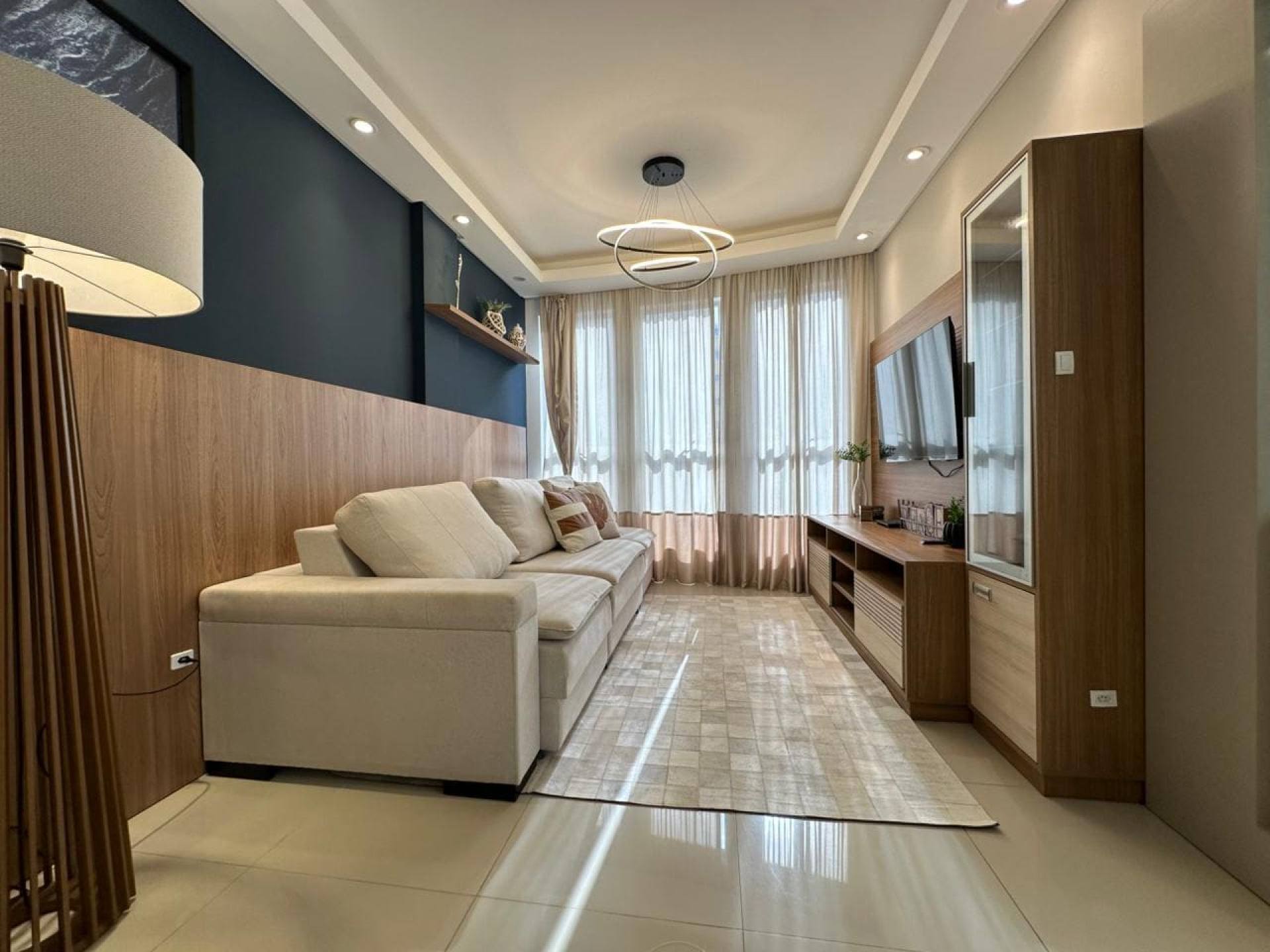 Apartamento Para Vender Mobiliado com 3 suítes na Meia Praia em Itapema