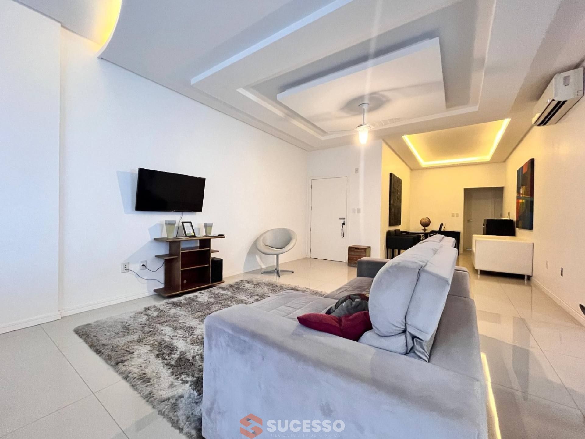 Apartamento Mobiliado Para Vender com 3 suítes na Meia Praia, Itapema