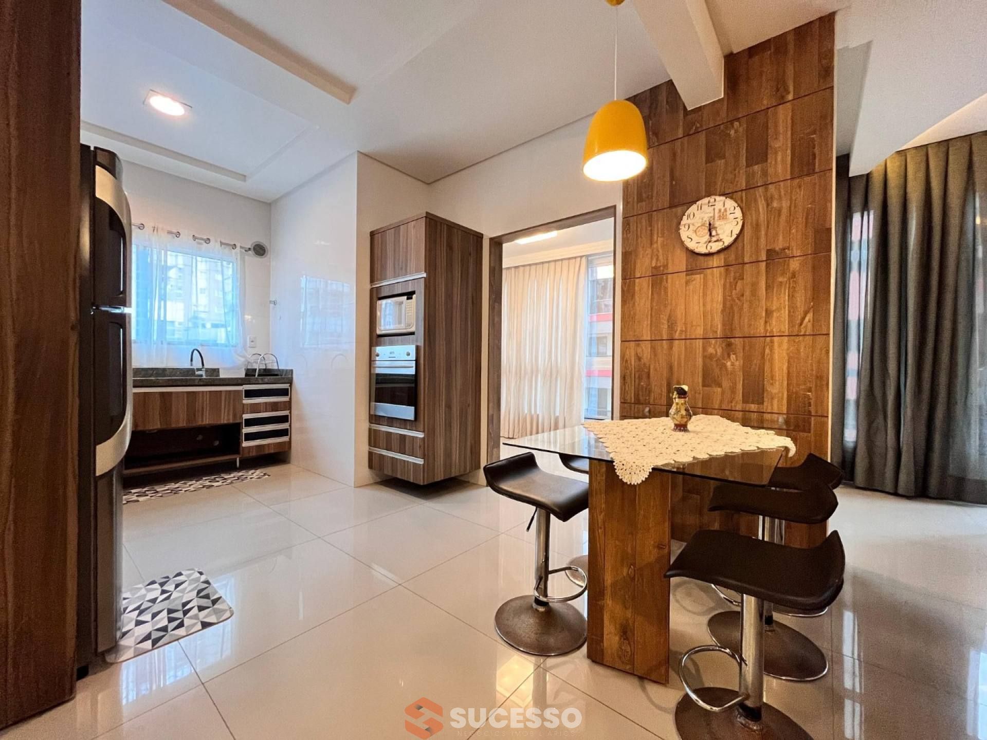 Apartamento Mobiliado Para Vender com 3 suítes na Meia Praia, Itapema