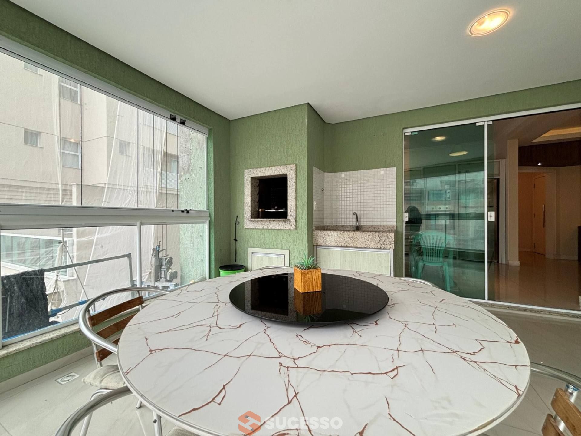 Apartamento Mobiliado À Venda no Residencial Alexandria na Meia Praia, Itapema