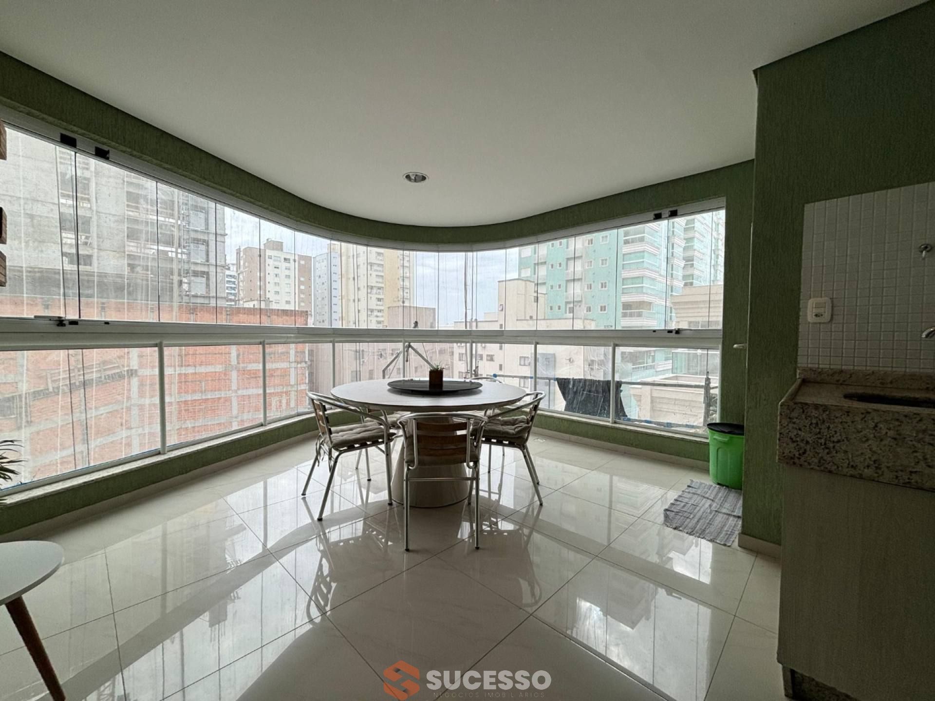 Apartamento Mobiliado À Venda no Residencial Alexandria na Meia Praia, Itapema