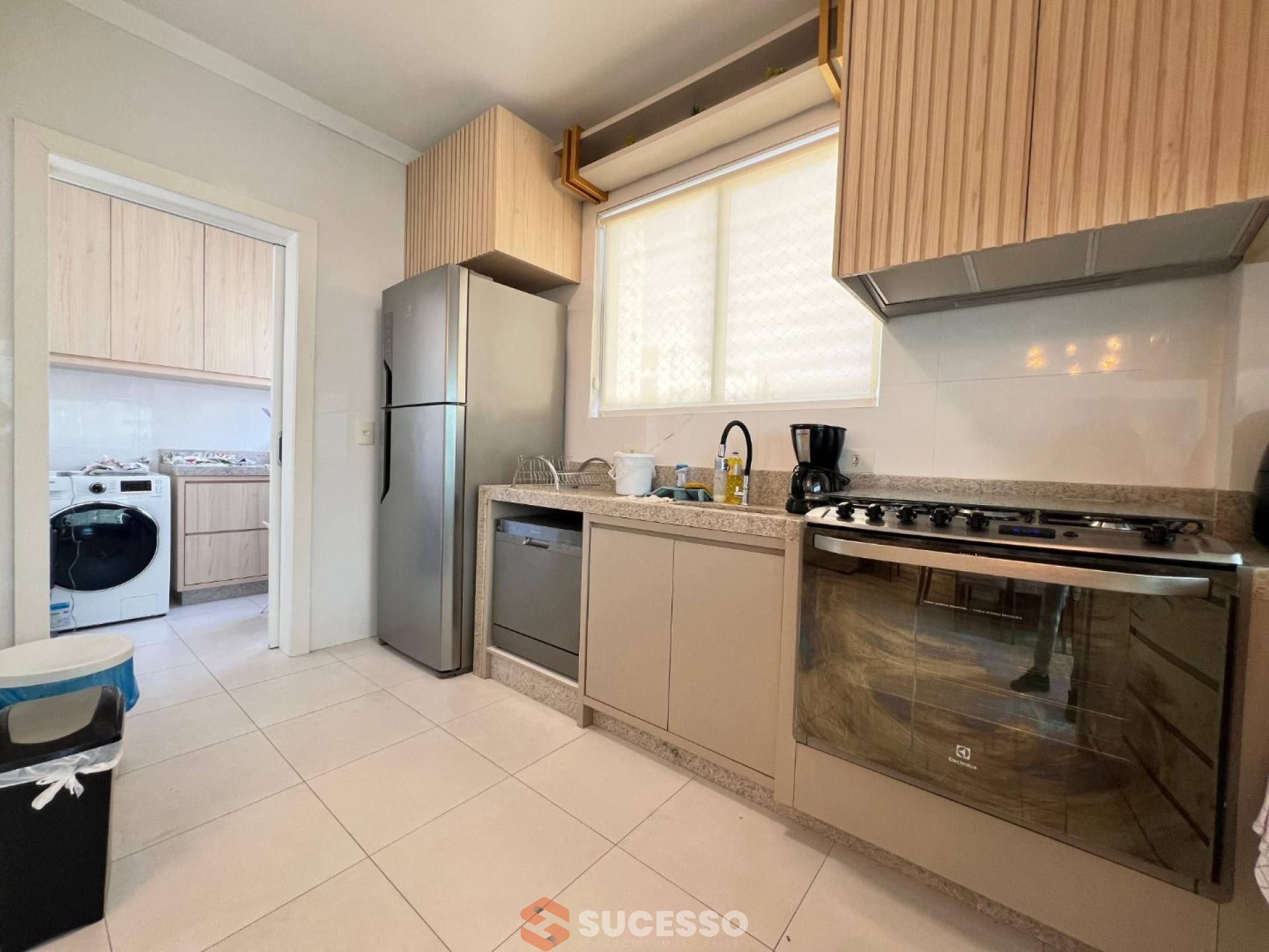 Apartamento À Venda com 3 quartos 1 suítes no bairro Meia Praia em Itapema