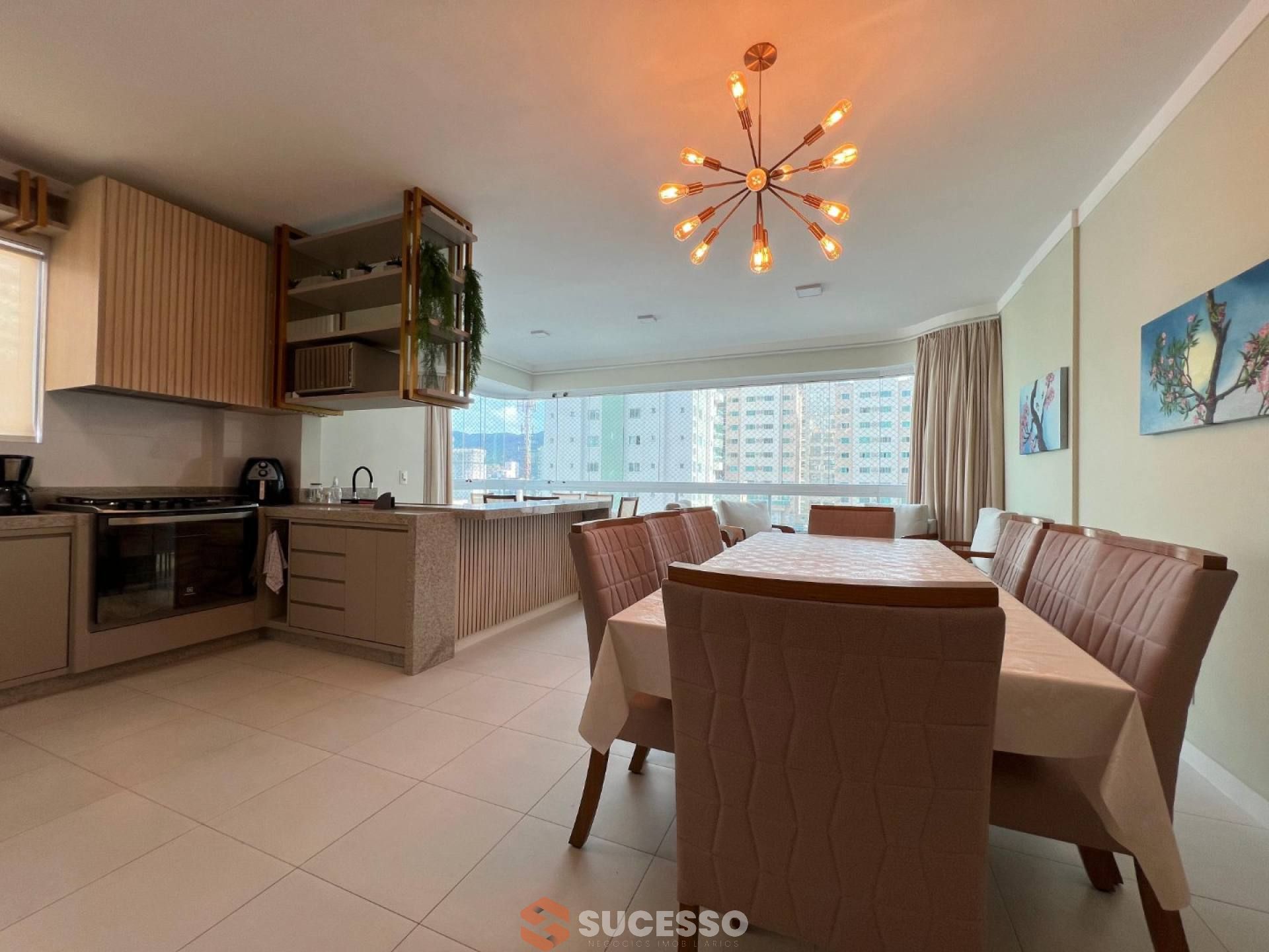 Apartamento À Venda com 3 quartos 1 suítes no bairro Meia Praia em Itapema